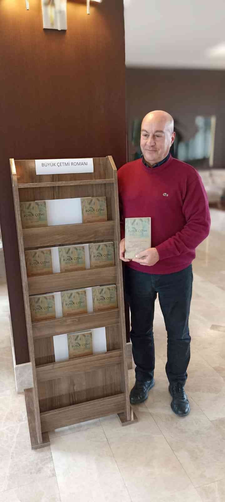 Turizmci Mehmet Öngen köyünde yaşadığı çocukluk anılarını romanlaştırdı Çanakkale’nin Ayvacık İlçesi Yeşilyurt Köyünde yaşadığı çocukluk anılarını romana dönüştüren Turizimci Mehmet Öngen’in Büyük Çetmi isimli kitabı ...