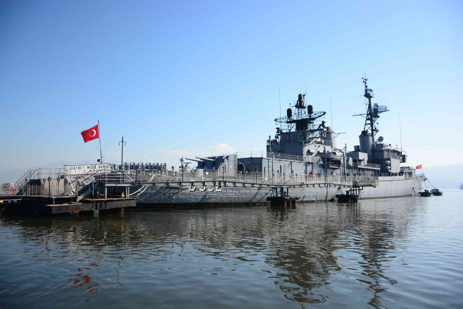 Türkiye’nin ilk müze gemisi olarak Kocaeli’de faaliyet gösteren Gayret Gemisi, 76 yıllık tarihi ve orijinalliğiyle ilk günkü gibi ayakta duruyor ...