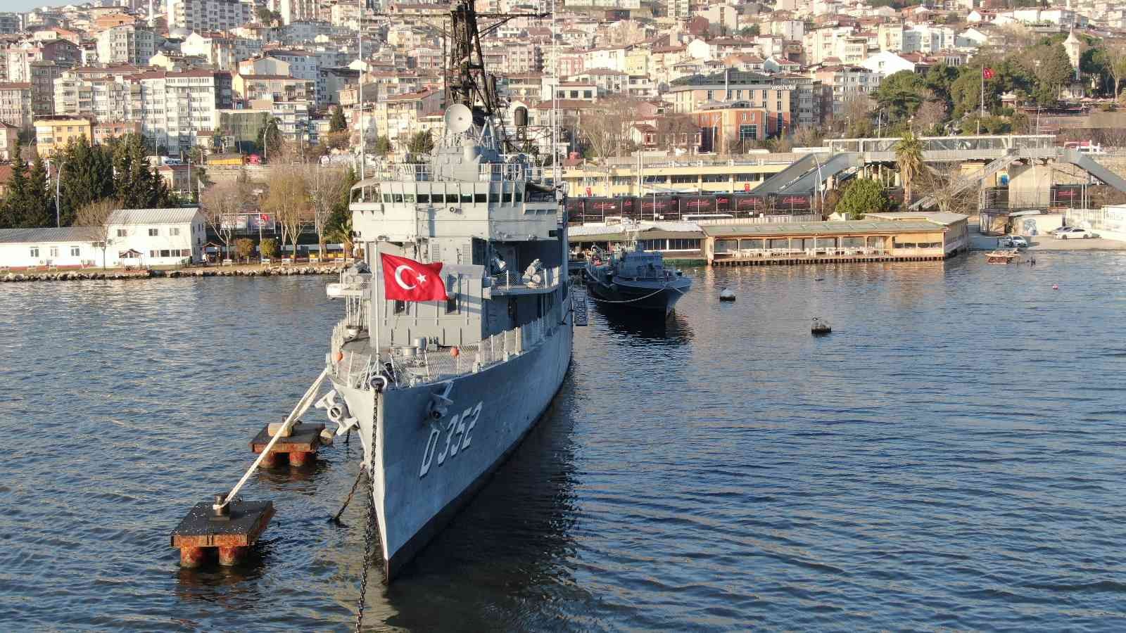 Türkiye’nin ilk müze gemisi olarak Kocaeli’de faaliyet gösteren Gayret Gemisi, 76 yıllık tarihi ve orijinalliğiyle ilk günkü gibi ayakta duruyor ...
