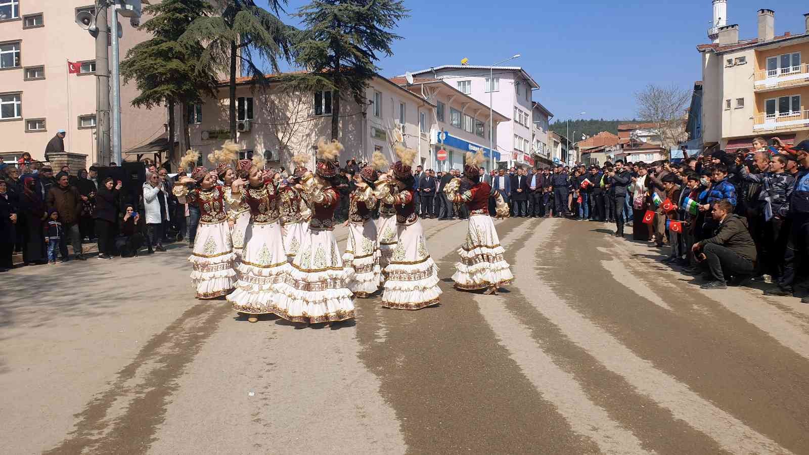 Türk Dünyası Kültür Başkenti’nde nevruz coşkusu Türk Dünyası’nın Kültür Başkenti ilan edilen Bursa’da nevruz coşkusu yaşanıyor. Orhaneli ilçesinde düzenlenen nevruz programına yoğun ilgi ...