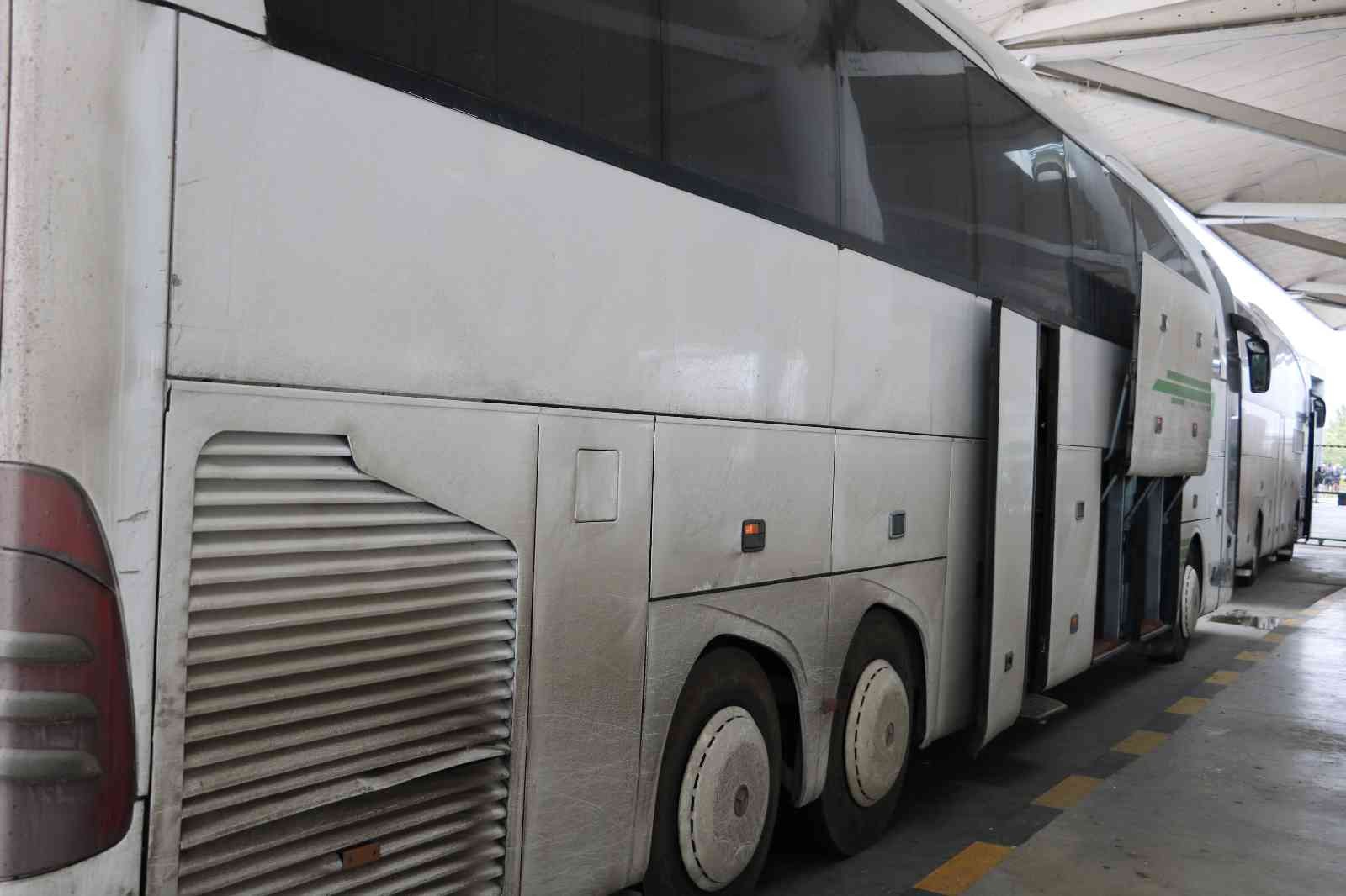 Türk vatandaşlarının tahliyesi için Ukrayna’ya giden onlarca otobüs dönüş yolunda Türk vatandaşlarının tahliyesi için Türkiye’den Ukrayna’ya giden onlarca otobüsün dönüş yolculuğu sürüyor. Dışişleri Bakanlığı koordinasyonunda ...