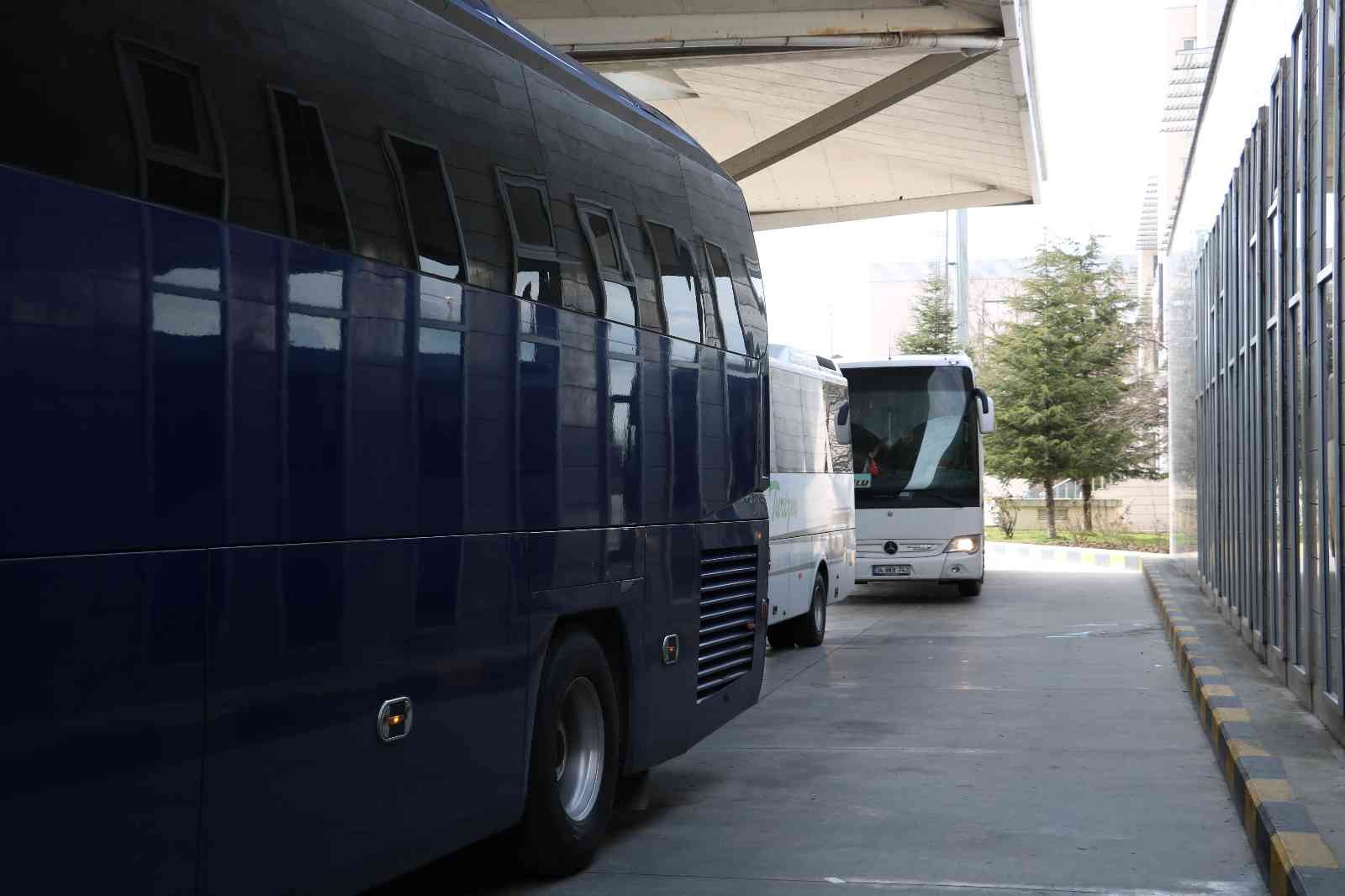 Türk vatandaşlarının tahliyesi için Türkiye’den Ukrayna’ya giden onlarca otobüsün dönüş yolculuğu sürüyor. Dışişleri Bakanlığı koordinasyonunda ...