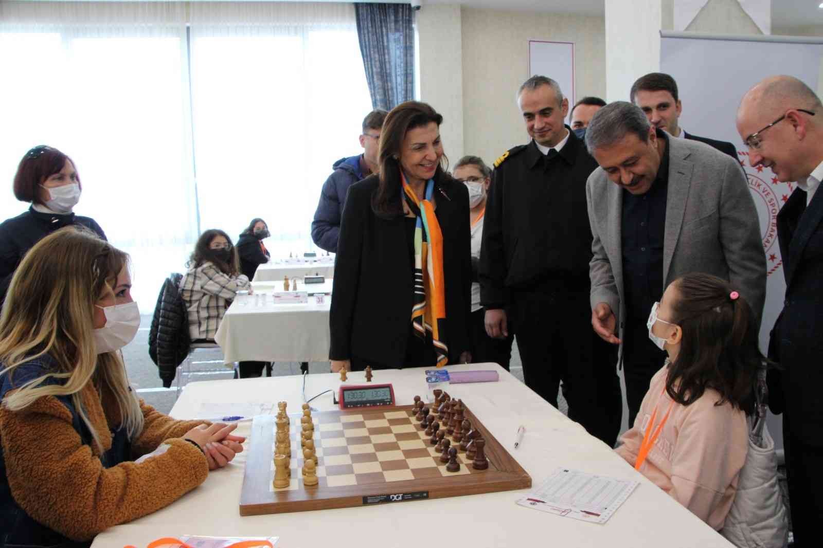 Türkiye Kadınlar Satranç Şampiyonası başladı Türkiye Satranç Federasyonu (TSF) tarafından Arzum Elektrikli Ev Aletleri’nin desteğiyle düzenlenen 2022 Arzum Türkiye Kadınlar Satranç ...