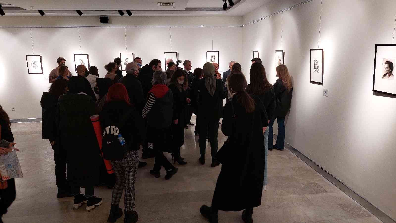 Türkiye’nin öncü kadınları unutulmadı 8 Mart Dünya Kadınlar Günü’nde birçok alanda Türk halkına öncülük eden kadınların gravür resim sergisi açıldı. Tekirdağ’da açılan sergiye ilgi ...