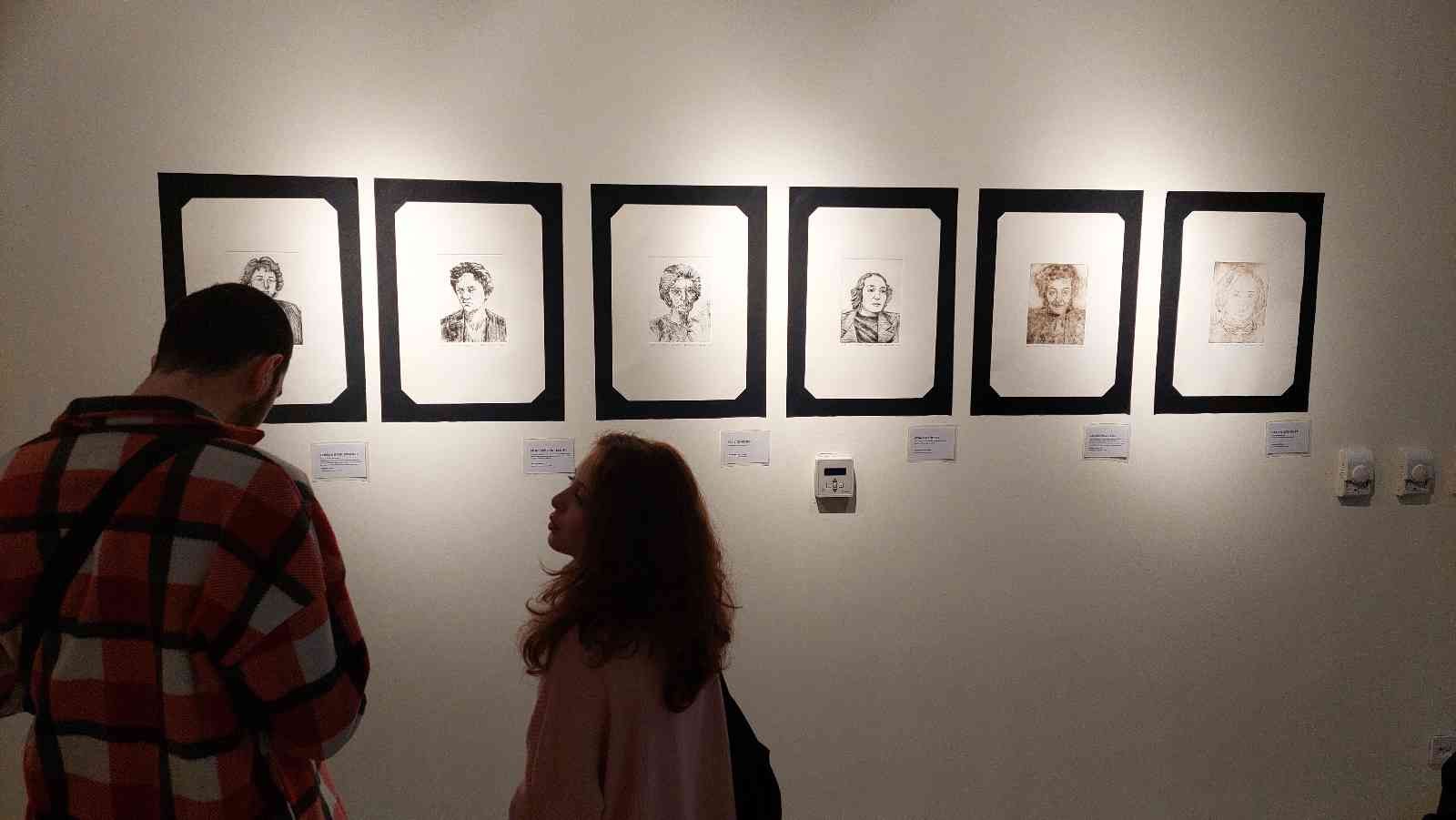 Türkiye’nin öncü kadınları unutulmadı 8 Mart Dünya Kadınlar Günü’nde birçok alanda Türk halkına öncülük eden kadınların gravür resim sergisi açıldı. Tekirdağ’da açılan sergiye ilgi ...