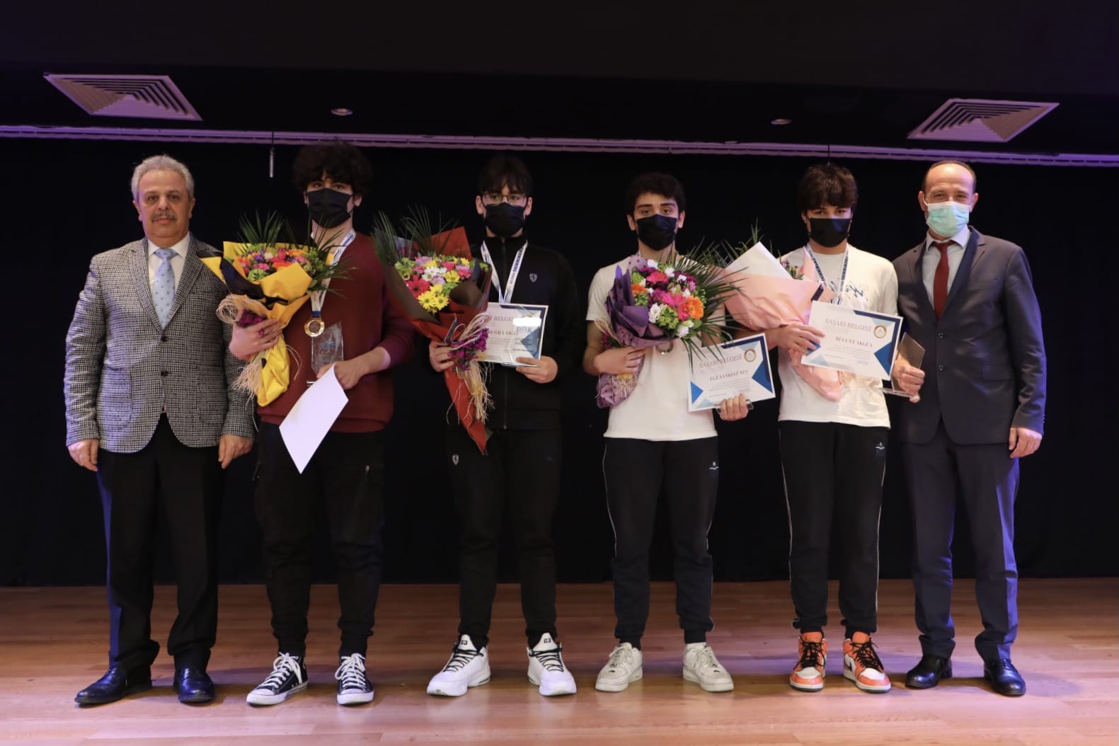 Türkiye’ye altın madalya kazandıran sporcular ödüllendirildi Macaristan’ın Eger kentinde düzenlenen Dünya Kulüplerarası Paletli Yüzme Şampiyonası’nda mücadele eden Bakırköy Ata Spor Kulübü sporcuları altın ...