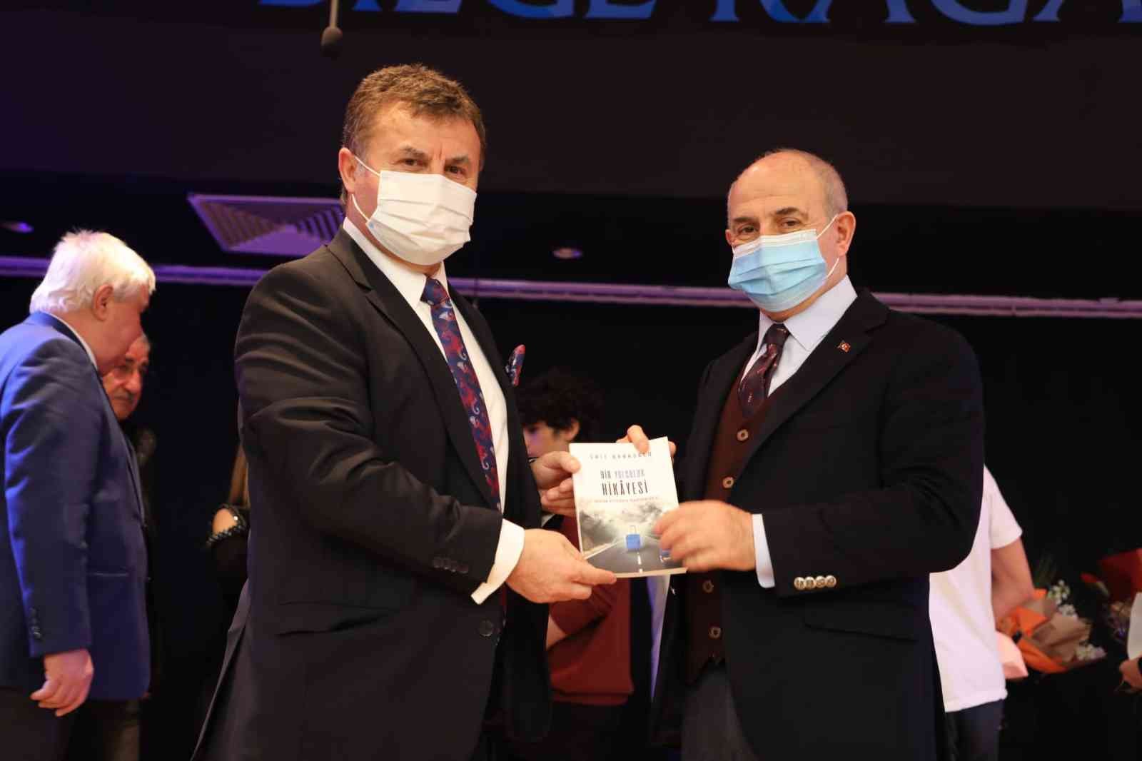 Türkiye’ye altın madalya kazandıran sporcular ödüllendirildi Macaristan’ın Eger kentinde düzenlenen Dünya Kulüplerarası Paletli Yüzme Şampiyonası’nda mücadele eden Bakırköy Ata Spor Kulübü sporcuları altın ...