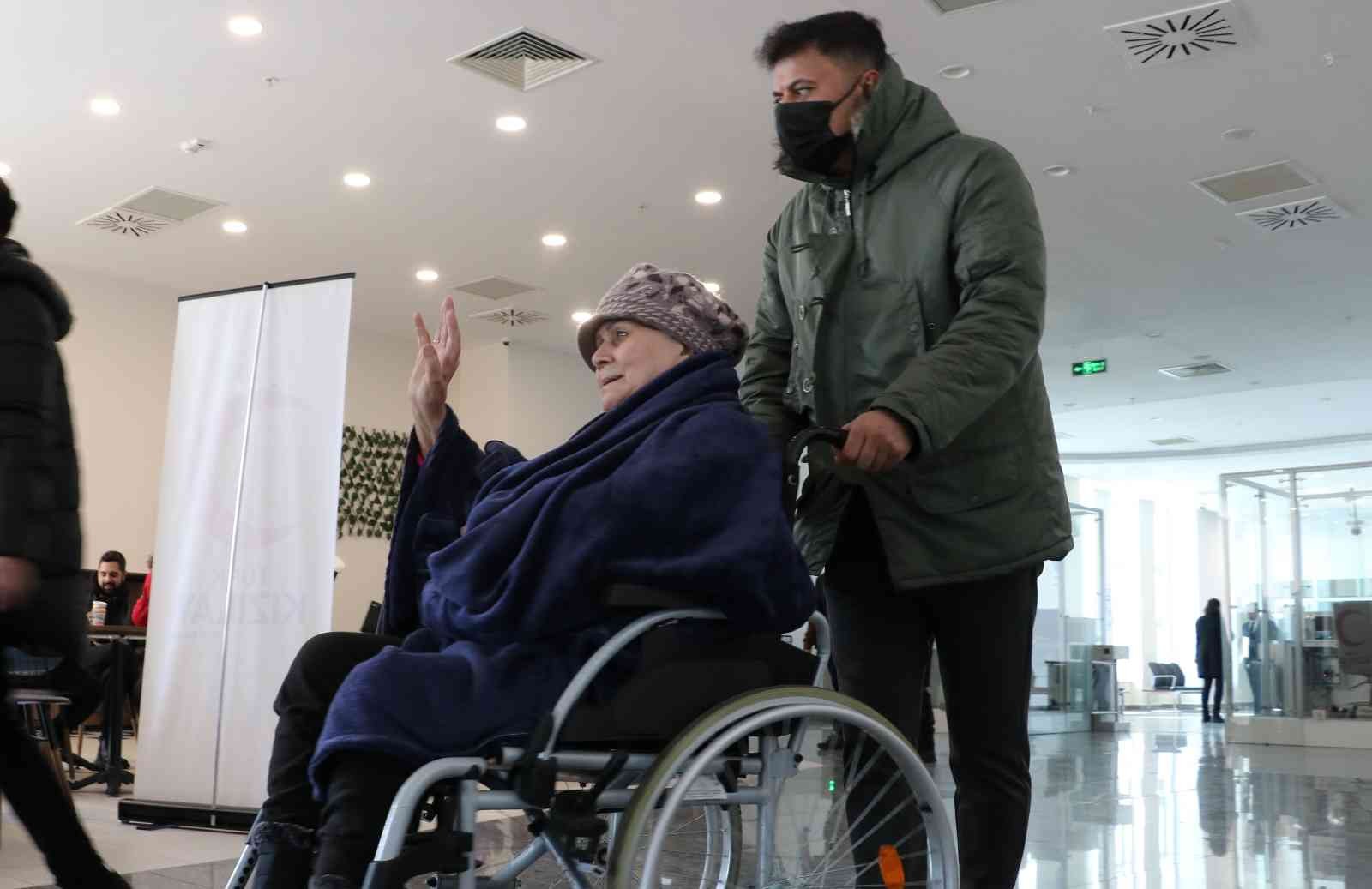 Ukrayna Odessa’da yaralı askerlerin sayısı artınca, hastanedeki diğer hastalar taburcu edildi EDİRNE (İHA) – Rusya ve Ukrayna arasında yaşanan savaşta Odessa kentindeki yaralı askerlerden dolayı daha önce hastanede tedavi gören diğer ...