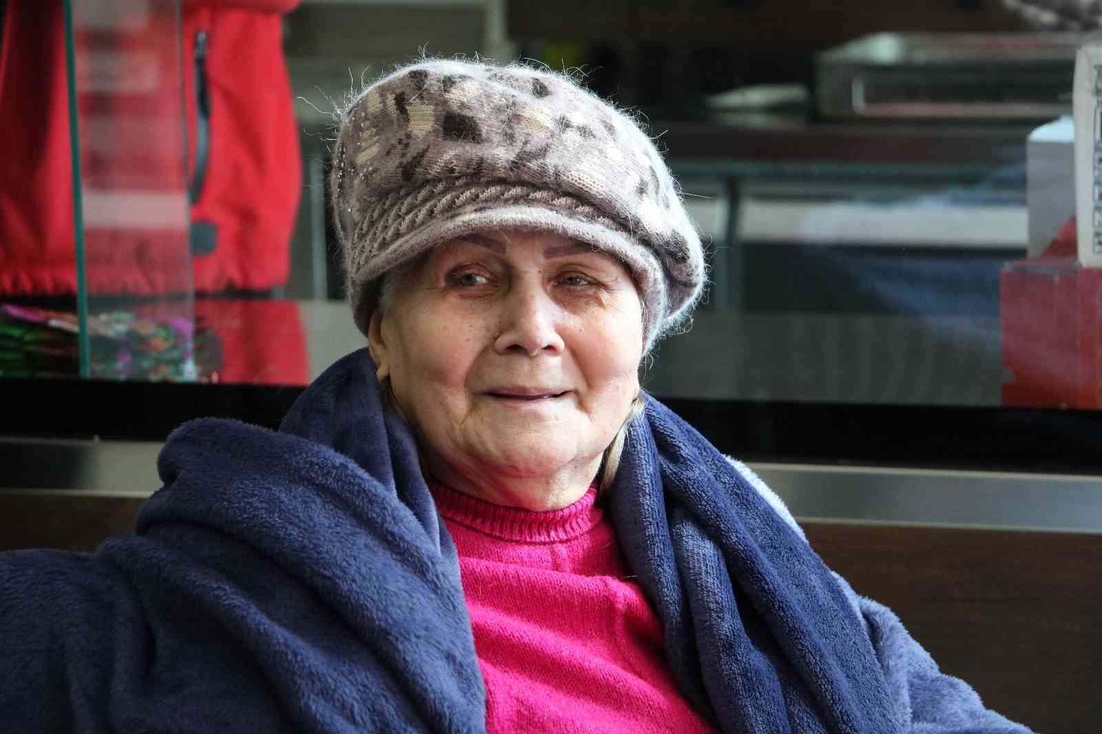 Ukrayna Odessa’da yaralı askerlerin sayısı artınca, hastanedeki diğer hastalar taburcu edildi EDİRNE (İHA) – Rusya ve Ukrayna arasında yaşanan savaşta Odessa kentindeki yaralı askerlerden dolayı daha önce hastanede tedavi gören diğer ...