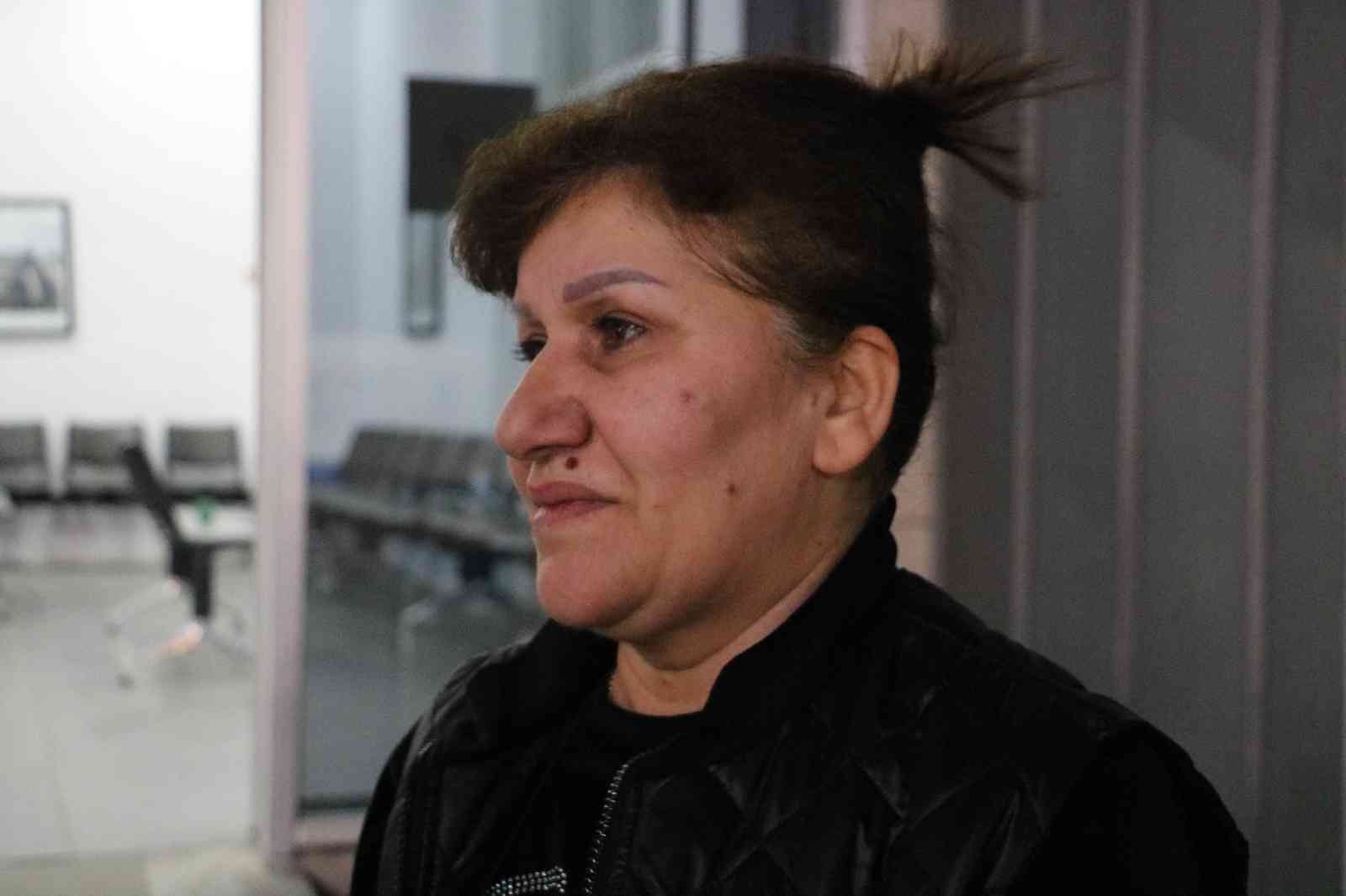 Ukrayna’daki savaştan kaçan Azerbaycanlı kadınlar: “Bizler savaş istemiyoruz” EDİRNE (İHA) – Rusya‘nın Ukrayna’ya açtığı savaş nedeniyle ülkeden göç etmek zorunda kalan Azerbaycanlı kadınlar, Edirne Kapıkule Sınır Kapısı ...