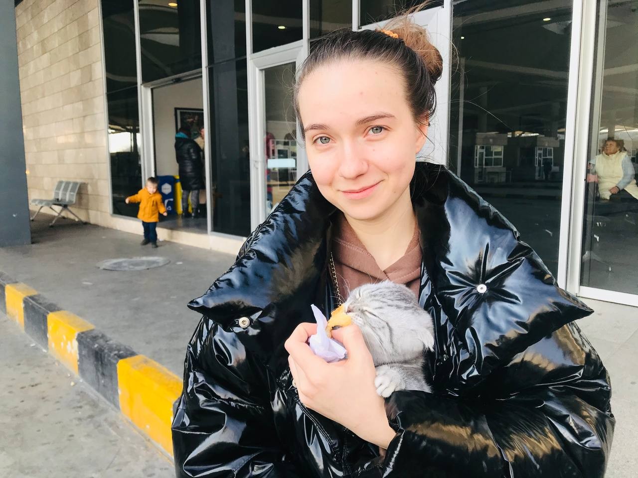 Ukrayna’dan kedisiyle birlikte geldi Ukrayna’dan otobüs ile günler süren yolculuğun ardından Türkiye’ye gelen Şamhal Tahirli, kedisini de yanında getirdi. Sahibiyle Türkiye’ye gelen ...