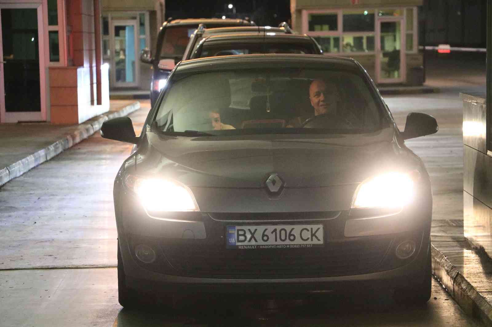 Ukrayna’dan tahliye edilen Türk vatandaşları Kapıkule’den ülkeye giriş yapıyor Rusya’nın saldırısı sonrası Ukrayna’dan ayrılan Türk vatandaşları, Kapıkule ve Hamzabeyli Sınır Kapılarından ülkeye giriş yapıyor. Rusya’nın ...