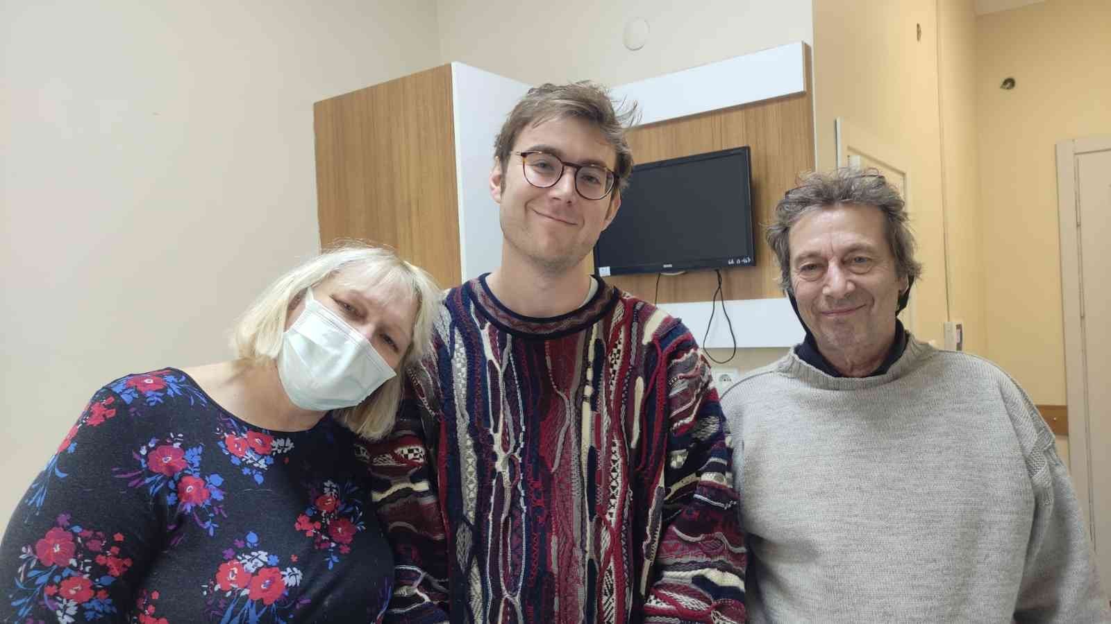 Uludağ’da yaralanan İngiliz turist sağlığına kavuştu Kayak yapmak için Uludağ’a gelen ve snowboard yaparken kaza geçiren İngiltere vatandaşı Oliver Brown Çekirge Devlet Hastanesi’nde ...