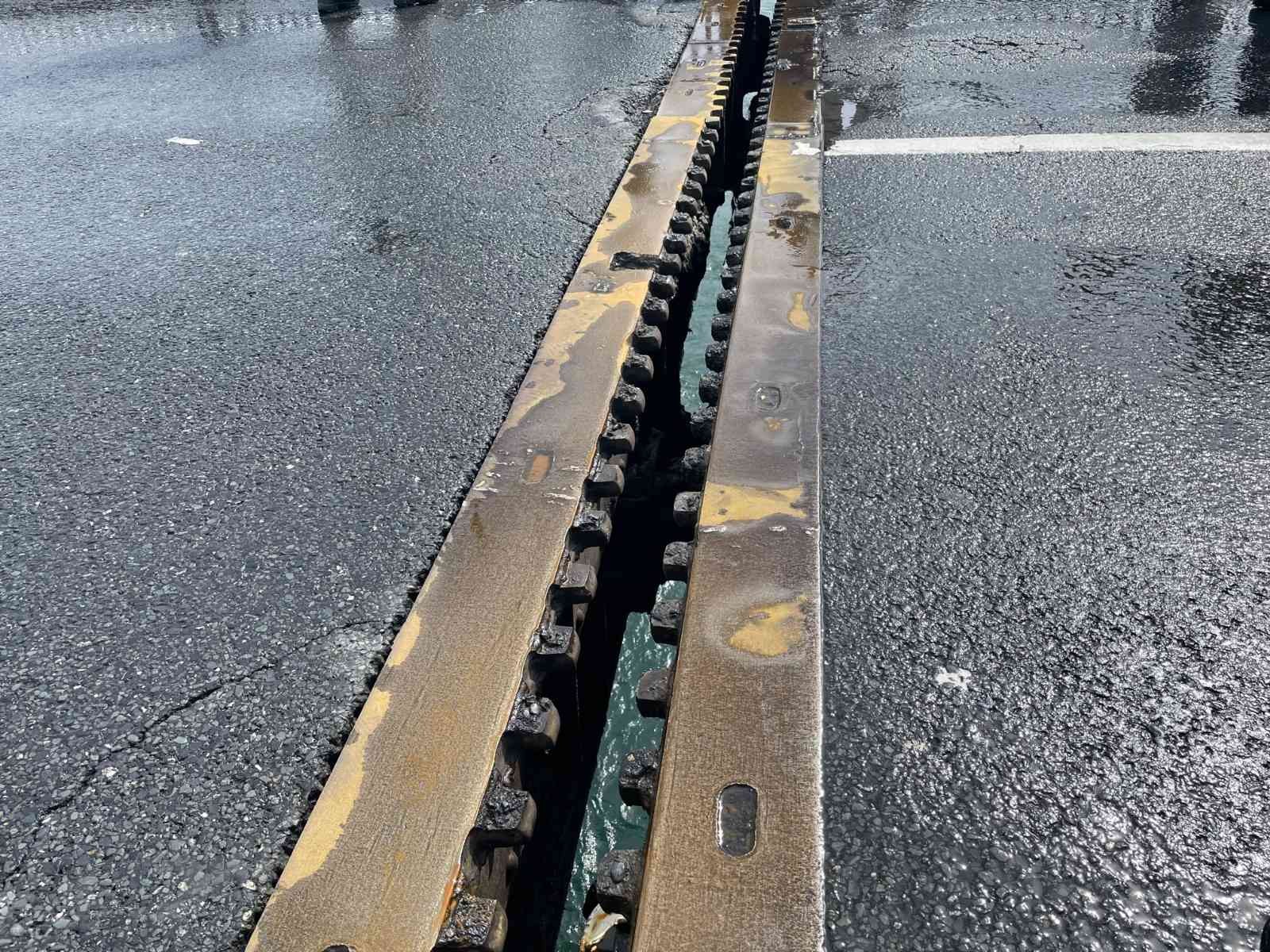 Unkapanı Köprüsü, bağlantı noktasındaki ayrılma nedeniyle trafiğe kapatıldı Unkapanı Köprüsü, bağlantı noktasındaki ayrılma nedeniyle trafiğe kapatıldı. İBB ekipleri, köprüde inceleme başlattı. Fatih ve Beyoğlu’nu ...