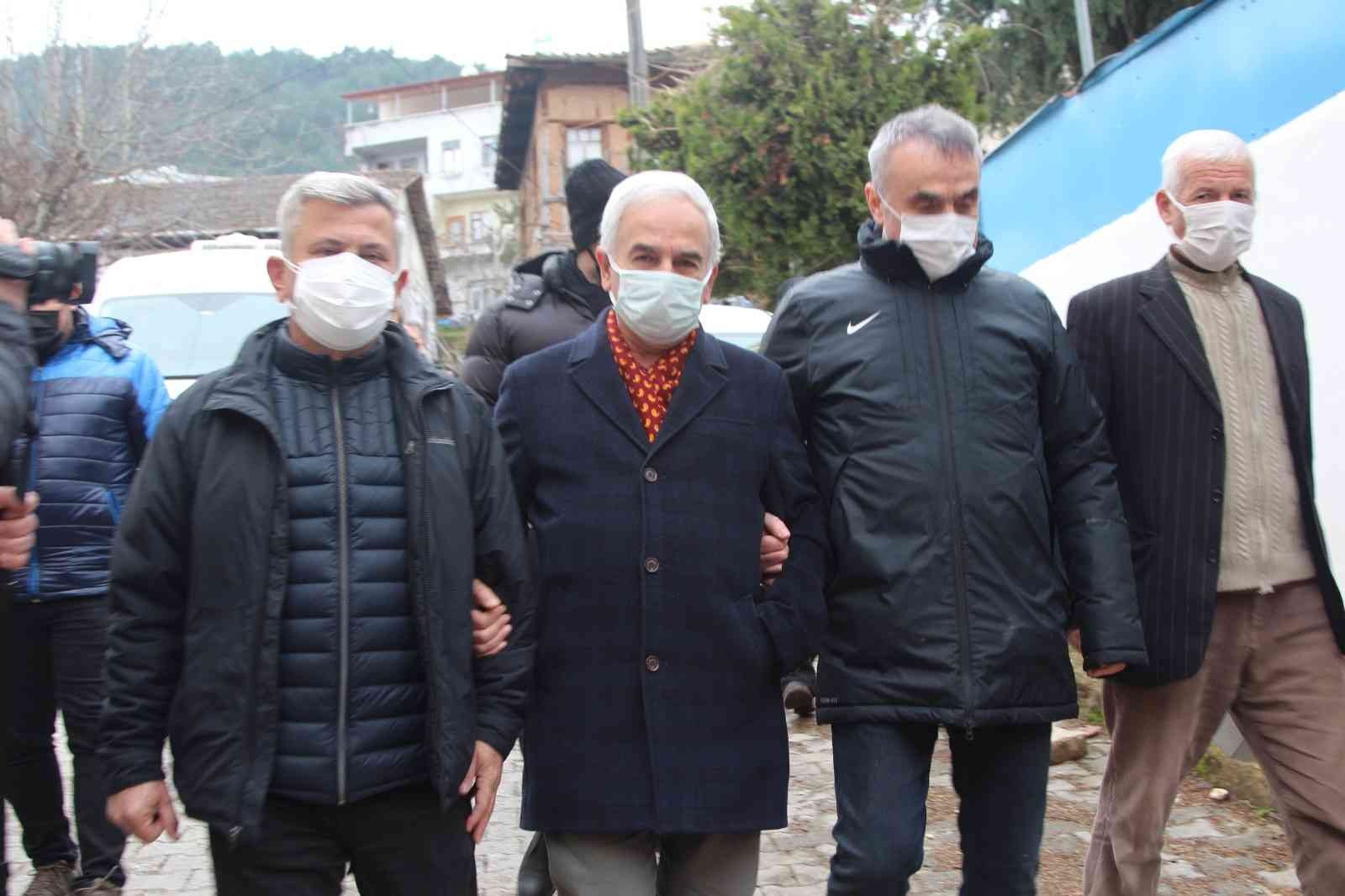 Ünlü spor adamının acı günü Futbol hayatının ardından başta Galatasaray olmak üzere bir çok takımda antrenörlük yapan Ahmet Akcan’ın babası Mehmet Akcan (86) hayatını ...