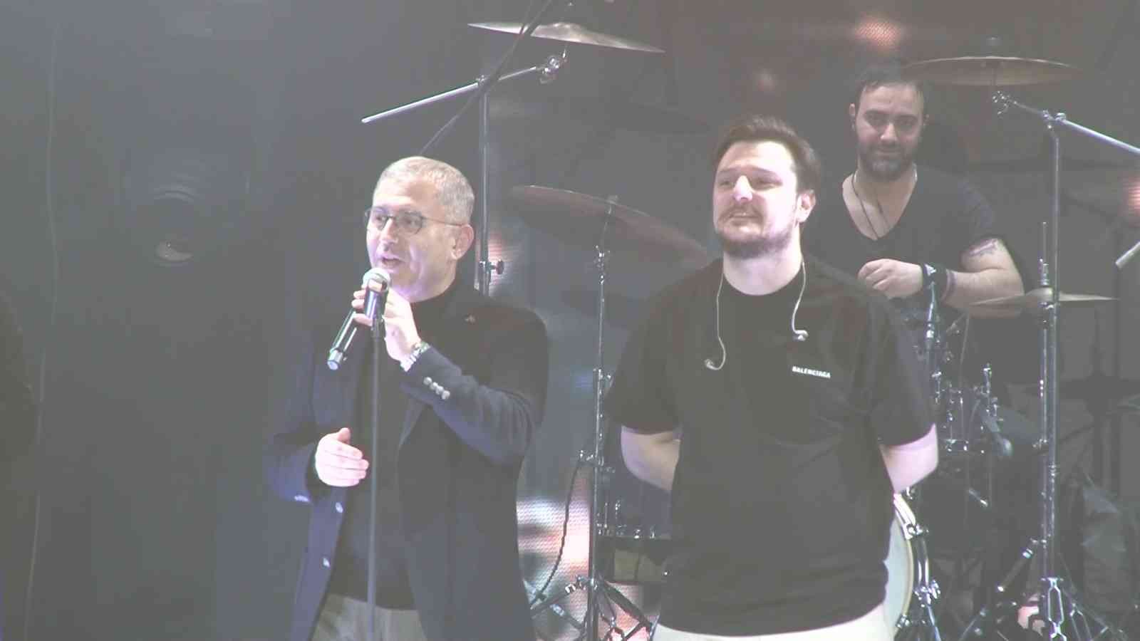 Üsküdar’da Ekin Uzunlar rüzgarı esti Üsküdar’da konser veren Karadeniz müziğinin sevilen isimlerinden Ekin Uzunlar, kemençe ile çaldığı müziklerle vatandaşları coşturdu. Konsere ...