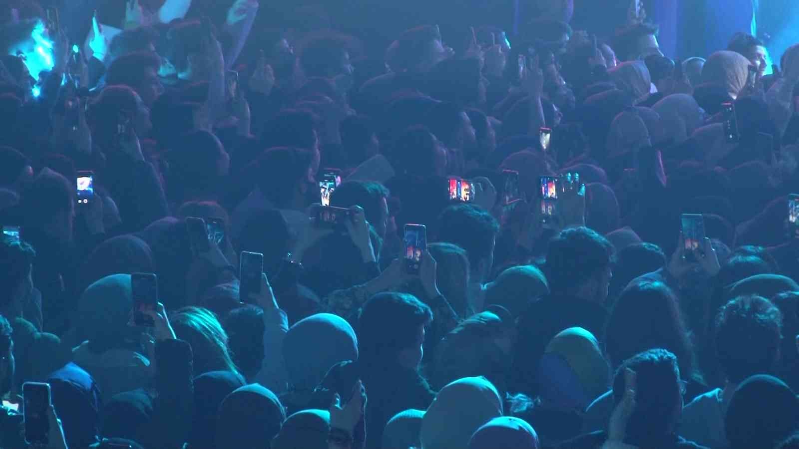 Üsküdar’da Ekin Uzunlar rüzgarı esti Üsküdar’da konser veren Karadeniz müziğinin sevilen isimlerinden Ekin Uzunlar, kemençe ile çaldığı müziklerle vatandaşları coşturdu. Konsere ...