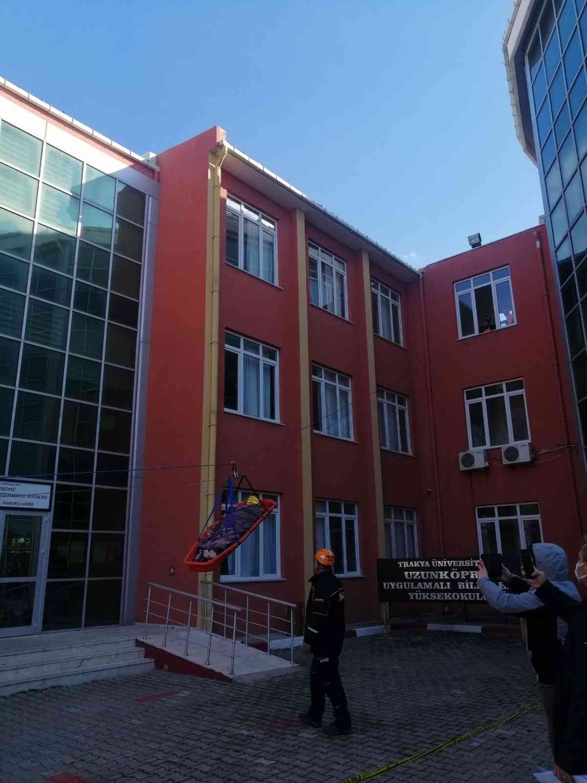 Trakya Üniversitesi Uzunköprü Uygulamalı Bilimler Yüksekokulu ve Uzunköprü Meslek Yüksekokulu’nda, deprem ve yangın tatbikatı gerçekleştirildi ...