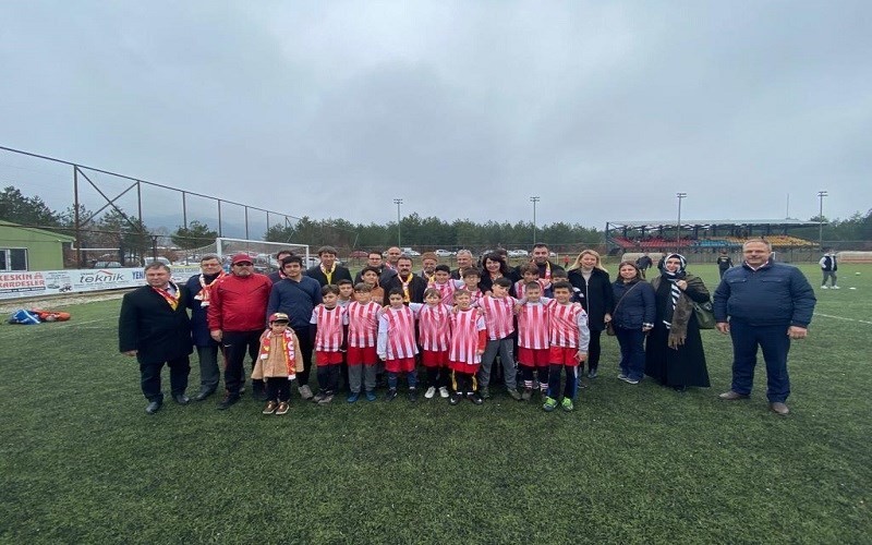 Vali Aktaş, Yenice Spor açılış maçına katıldı Çanakkale’nin Yenice ilçesinde Yenice Spor Kulübünün 2021-2022 yılı 1. Amatör Ligi açılış maçına Çanakkale Valisi İlhami Aktaş’ın yanı sıra ...