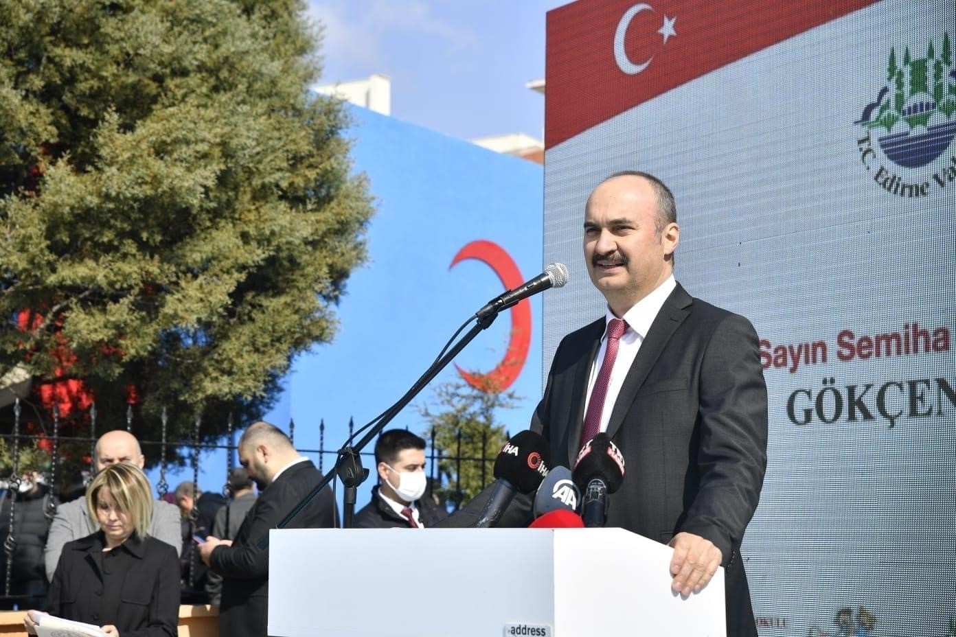 Edirne Valisi Ekrem Canalp’in yaptırdığı korona virüs testinin pozitif çıktığı belirtildi. Edirne Valisi Ekrem Canalp, yaptırdığı korona virüs ...