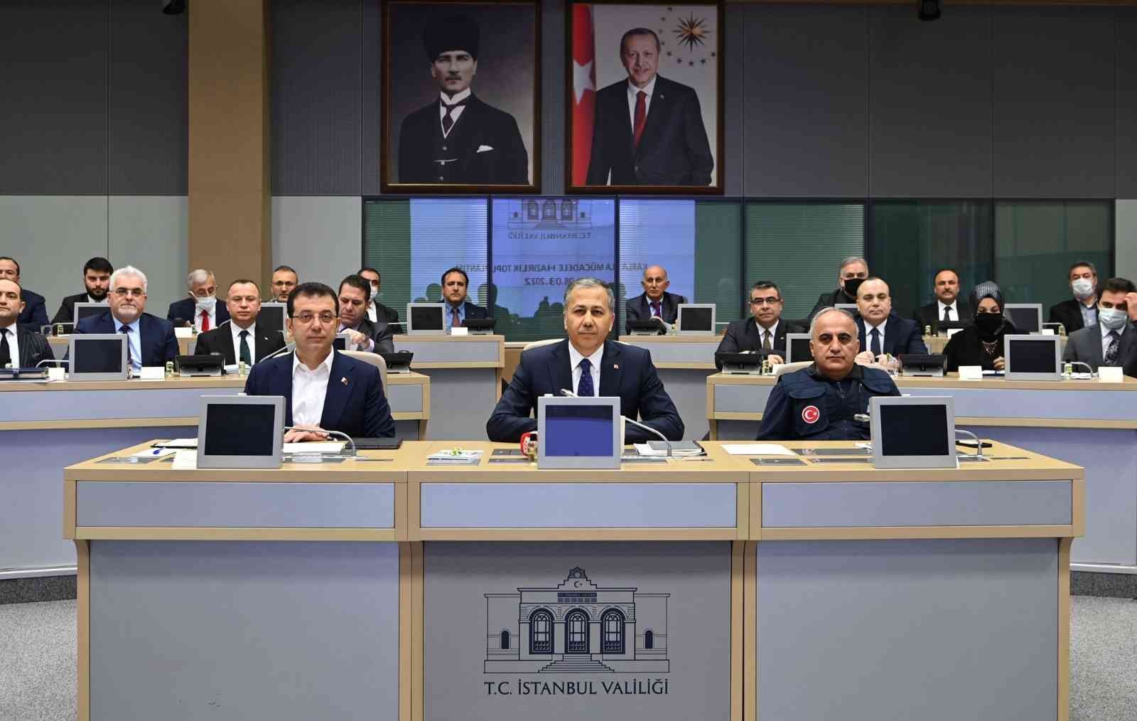 Vali Yerlikaya başkanlığında “Karla Mücadele Hazırlık Toplantısı” İstanbul Valisi Ali Yerlikaya başkanlığında “Karla Mücadele Hazırlık Toplantısı” gerçekleştirilerek; İstanbul’da beklenen kar yağışıyla ilgili ...