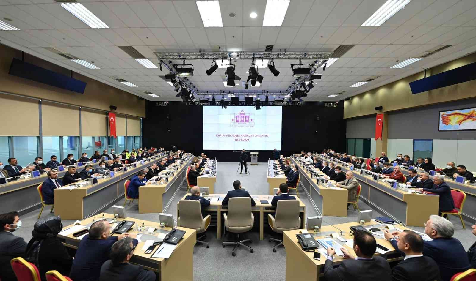 Vali Yerlikaya başkanlığında “Karla Mücadele Hazırlık Toplantısı” İstanbul Valisi Ali Yerlikaya başkanlığında “Karla Mücadele Hazırlık Toplantısı” gerçekleştirilerek; İstanbul’da beklenen kar yağışıyla ilgili ...