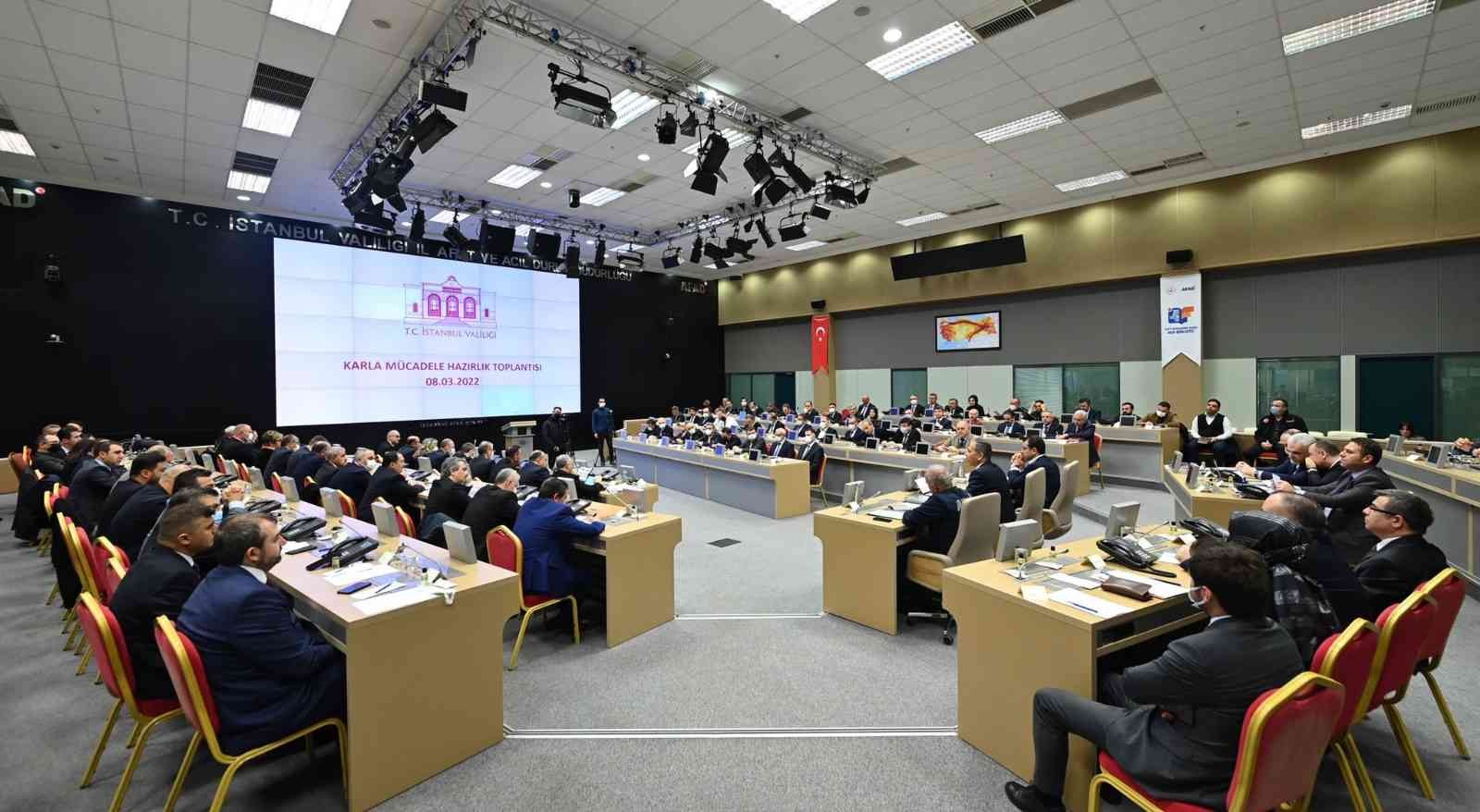 Vali Yerlikaya başkanlığında “Karla Mücadele Hazırlık Toplantısı” İstanbul Valisi Ali Yerlikaya başkanlığında “Karla Mücadele Hazırlık Toplantısı” gerçekleştirilerek; İstanbul’da beklenen kar yağışıyla ilgili ...