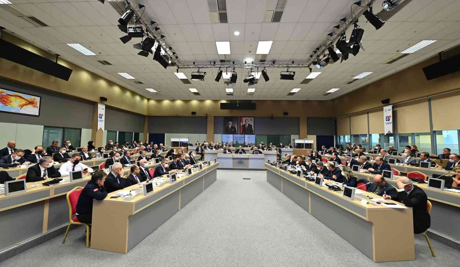 Vali Yerlikaya başkanlığında “Karla Mücadele Hazırlık Toplantısı” İstanbul Valisi Ali Yerlikaya başkanlığında “Karla Mücadele Hazırlık Toplantısı” gerçekleştirilerek; İstanbul’da beklenen kar yağışıyla ilgili ...