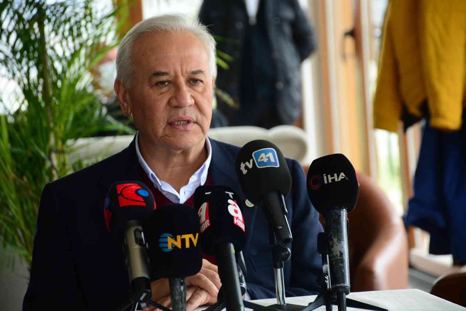 Vefa İbrahim Aracı: "Kırım Tatarlarını bu savaşta taraf yapmasınlar" Rusya-Ukrayna savaşına ilişkin açıklamalarda bulunan Kırım Tatar Dernekleri Federasyonu Başkanı Vefa İbrahim Aracı, "Cumhurbaşkanımız bu konuda ...