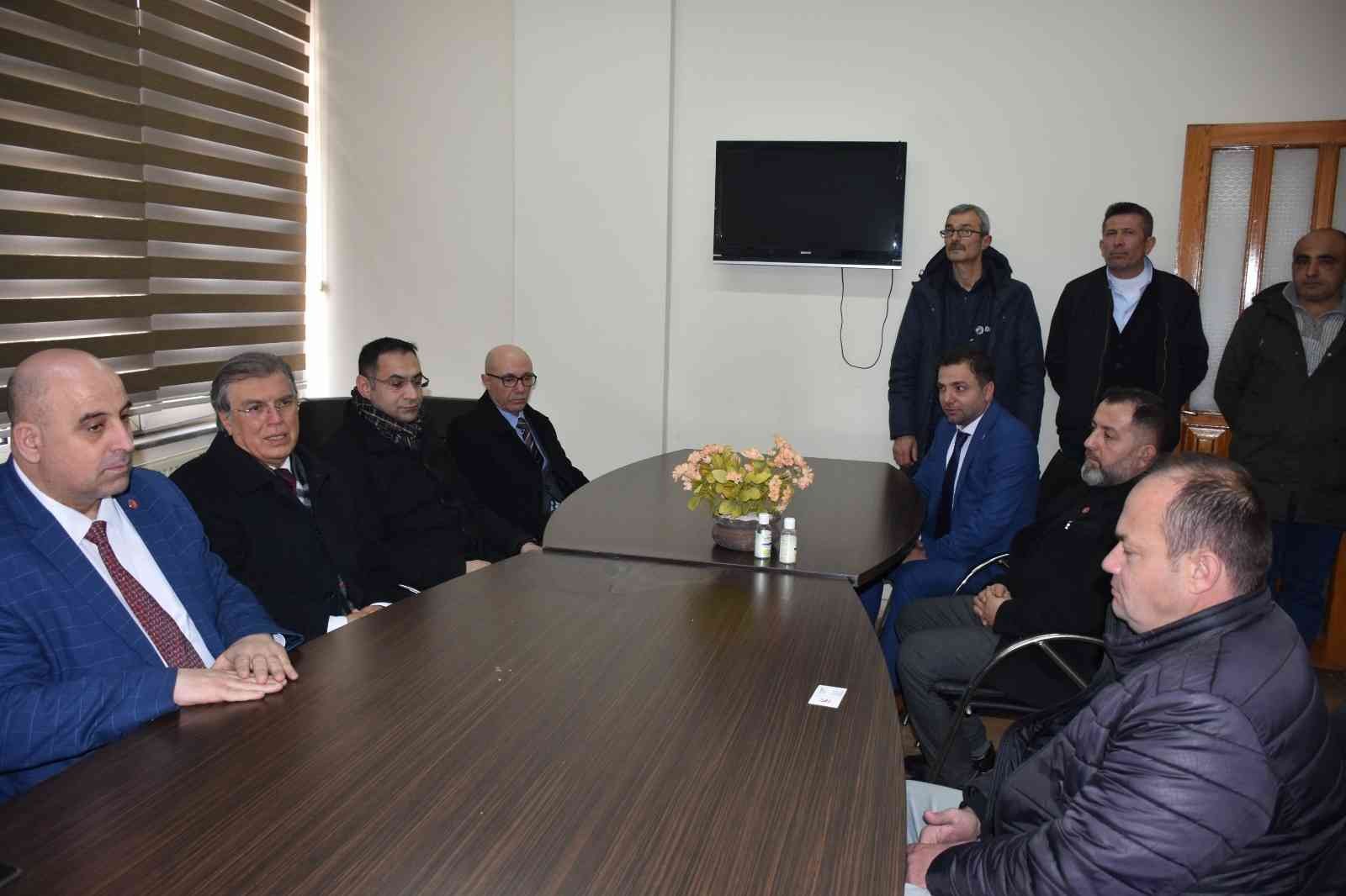 Yeniden Refah Partisi Genel Başkan Yardımcısı Aydal, Çorlu’da gazetecilerle bir araya geldi Birtakım ziyaret ve incelemelerde bulunmak üzere Çorlu’ya gelen Yeniden Refah Partisi Genel Başkan Yardımcısı Prof. Dr. Doğan Aydal, Çorlu’da ...