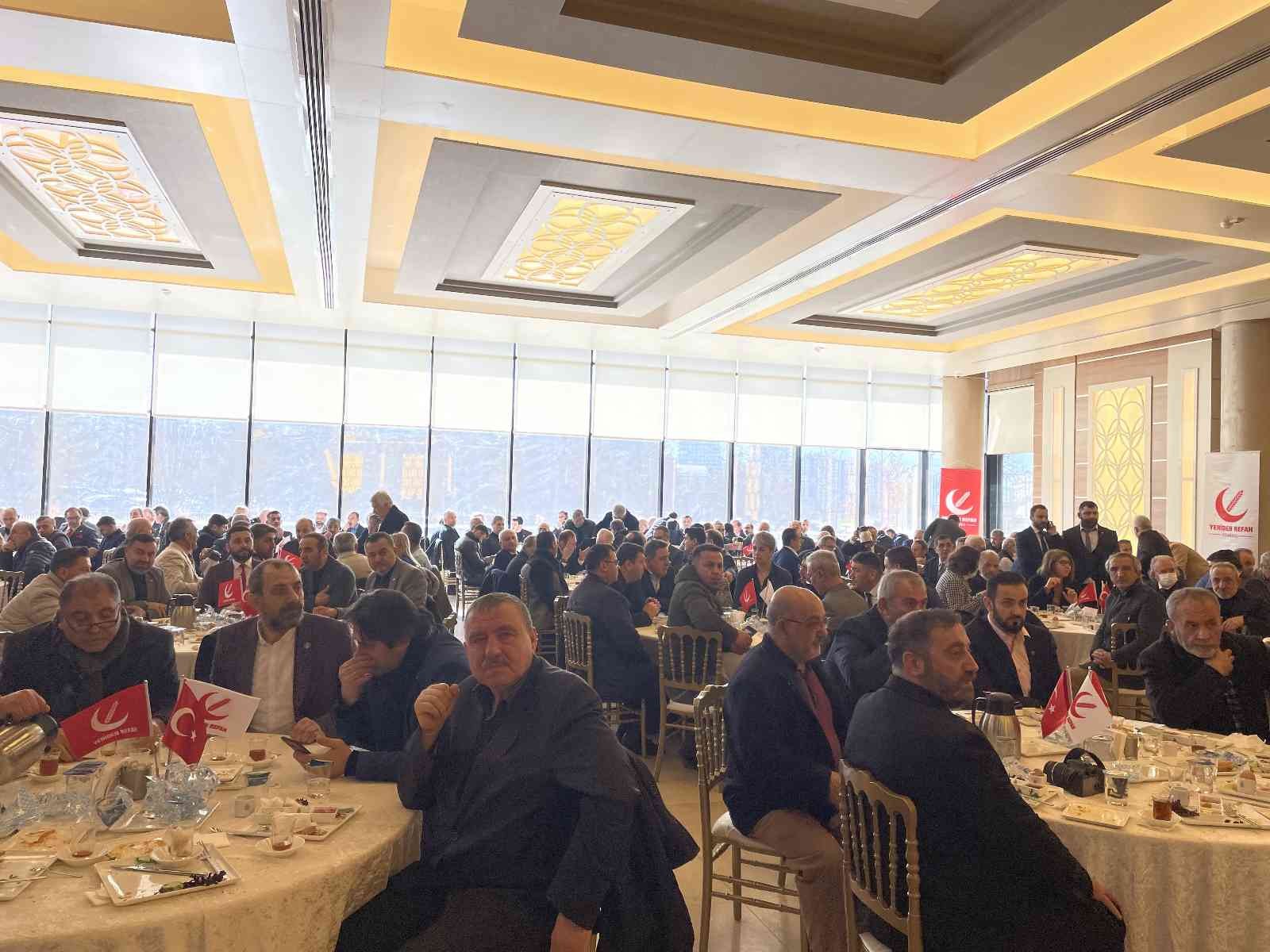 Yeniden Refah Partisi Genel Başkanı Dr. Fatih Erbakan, İstanbul’daki bazı ilçelerin muhtarları ile kahvaltıda bir araya geldi. Erbakan, iktidar ...