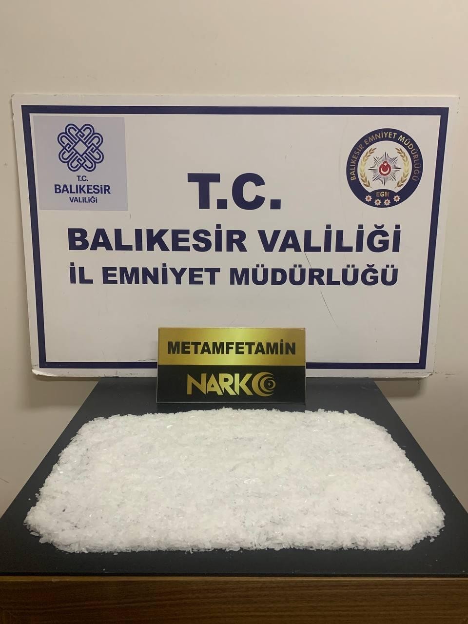 Yüz nakli yapılan Recep Sert gözaltına alındı Balıkesir’in Edremit ilçesinde narkotik polisinin yaptığı operasyonda gözaltına alınan 10 kişi arasında yüz ve çene nakli yapılan Recep Sert’in ...