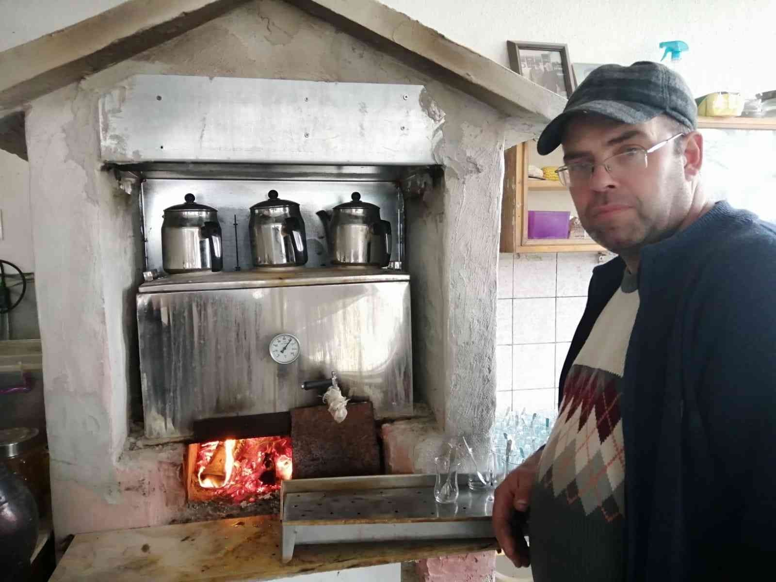 Zamlara çözümü odun ateşinde buldu Çanakkale’nin Biga ilçesine bağlı Bahçeli köyünde köy kahvehanesi işleten Birol Cambaz, çay kazanında odun ateşi kullanmaya başladı. Çanakkale ...