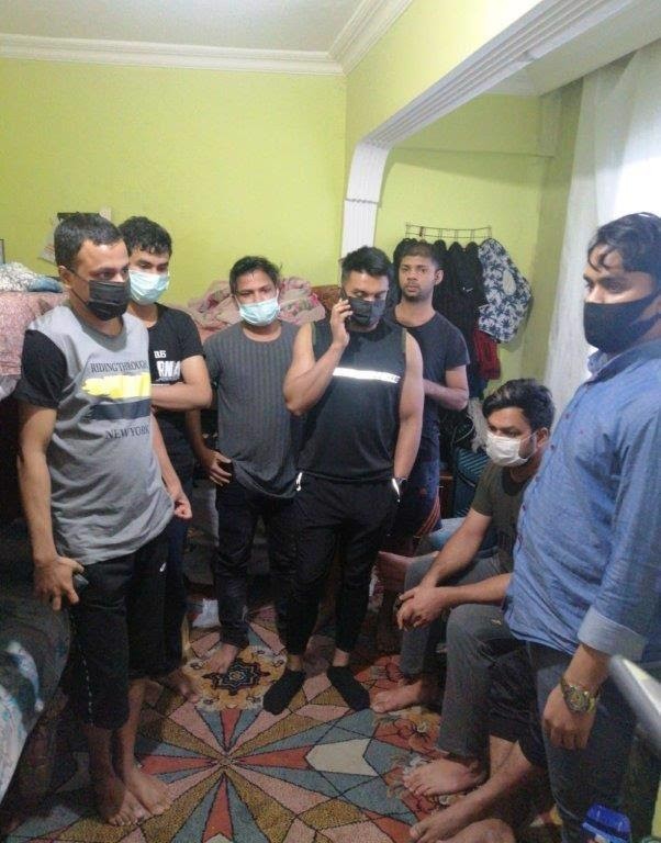 Zeytinburnu’nda son 3 ayda 105 kaçak göçmen yakalandı Zeytinburnu İlçe Emniyet Müdürlüğü ekipleri tarafından son 3 ayda yürütülen operasyonlarda 26 dairede yaşayan 105 kaçak göçmen yakalandı ...