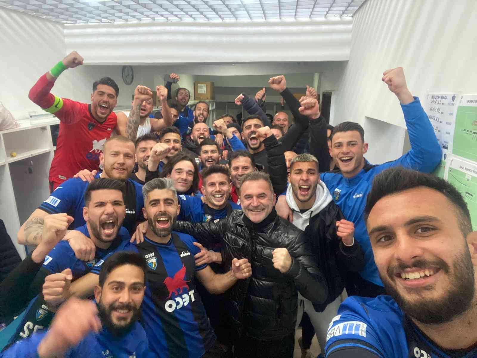 Zirek “Taraftarımızın desteğiyle galip gelmek istiyoruz” TECO Karacabey Belediyespor Yönetim Kurulu Başkanvekili Davut Zirek, 2. Lig Beyaz Grup’ta Pazar günü 24 Erzincan ile kendi sahalarında ...