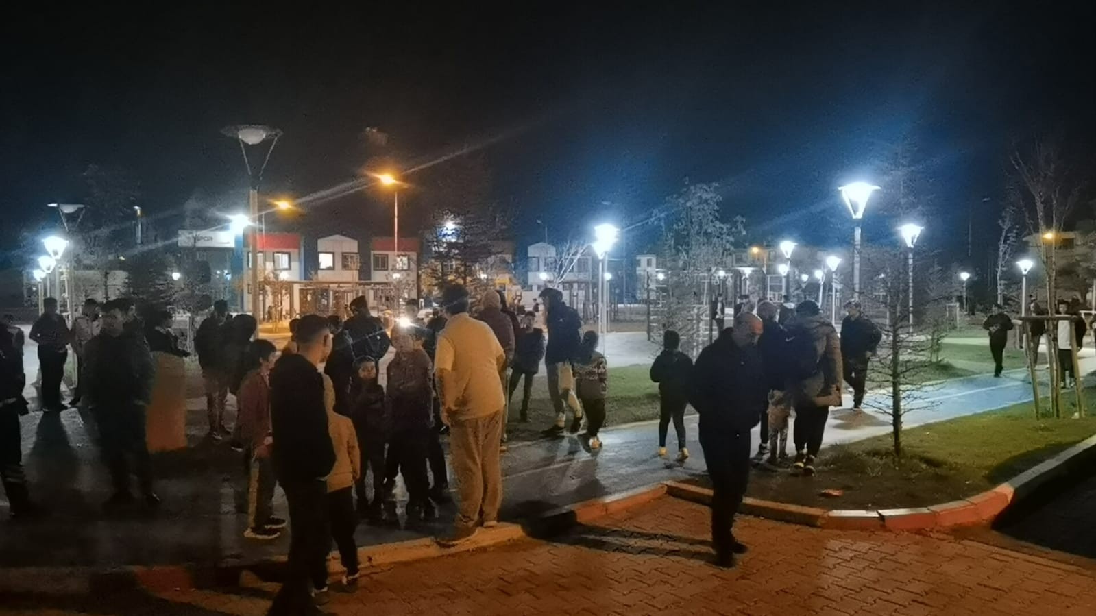 13 yaşındaki genç parkta bıçaklandı Bursa’nın İnegöl ilçesinde Yunus Emre spor kompleksi park alanında meydana gelen olayda 13 yaşındaki genç, bıçakla yaralandı. Olay Yunus Emre ...