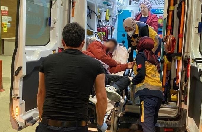 13 yaşındaki genç parkta bıçaklandı Bursa’nın İnegöl ilçesinde Yunus Emre spor kompleksi park alanında meydana gelen olayda 13 yaşındaki genç, bıçakla yaralandı. Olay Yunus Emre ...