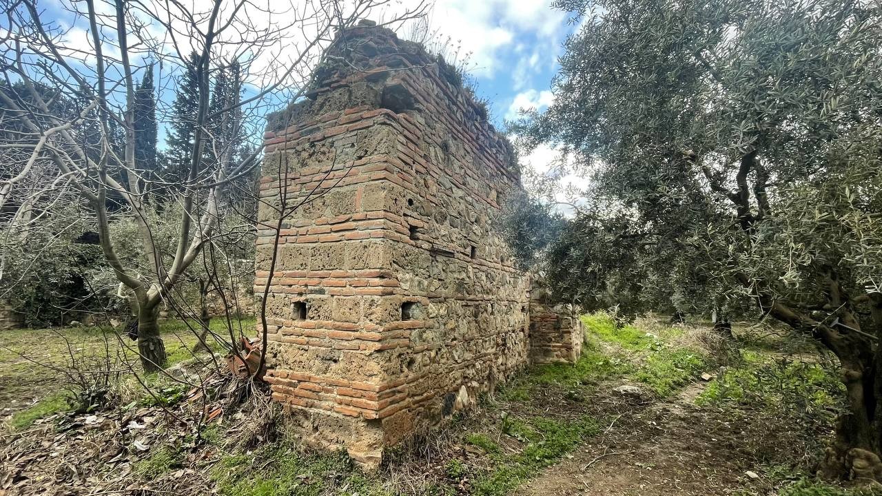 UNESCO geçici miras listesinde bulunan ve 4 medeniyete başkentlik yapmış tarihi İznik’te Osmanlı dönemi namazgahı görenleri şaşırtıyor. Osmanlı ...