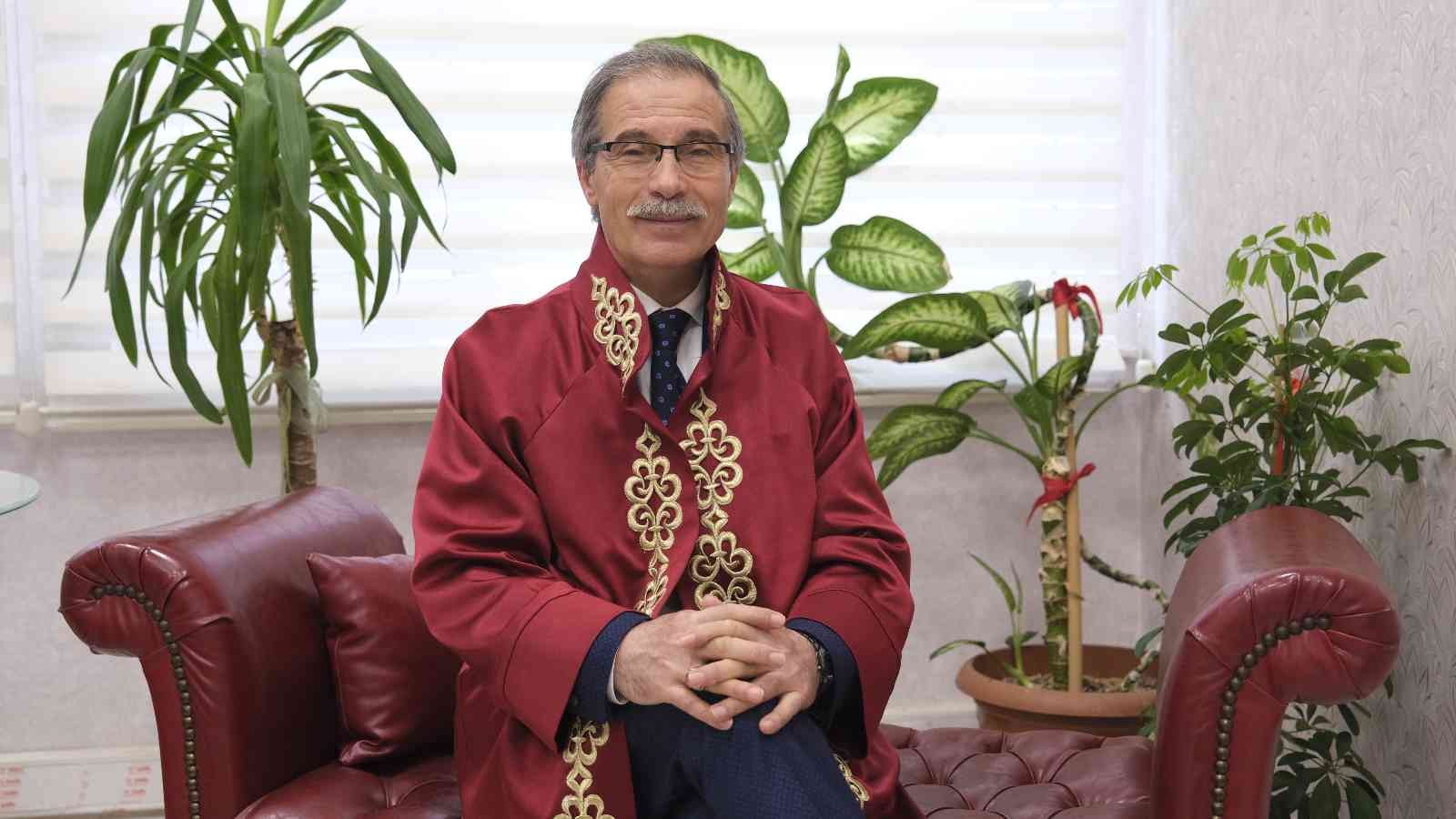 18 yılda 30 bin nikah kıydı, doğum gününde emekli oldu 18 yıldır evlendirme memuru olarak görev yapan, İzmit’te 30 bin çiftin nikahını kıyan Fikri Sever doğum gününde emekli oldu. Bir şehri evlendiren ...