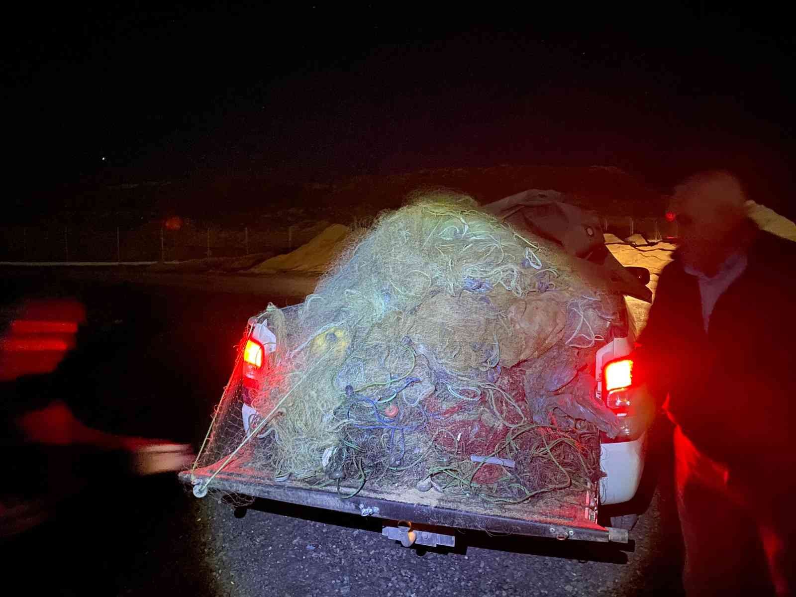 4 bin metre kalkan ağına el konuldu Arnavutköy’de sahil kenarlarına yapılan denetimlerde toplam 4 bin metre Kalkan ağına el konuldu. İstanbul İl Tarım ve Orman Müdürlüğü Balıkçılık ...