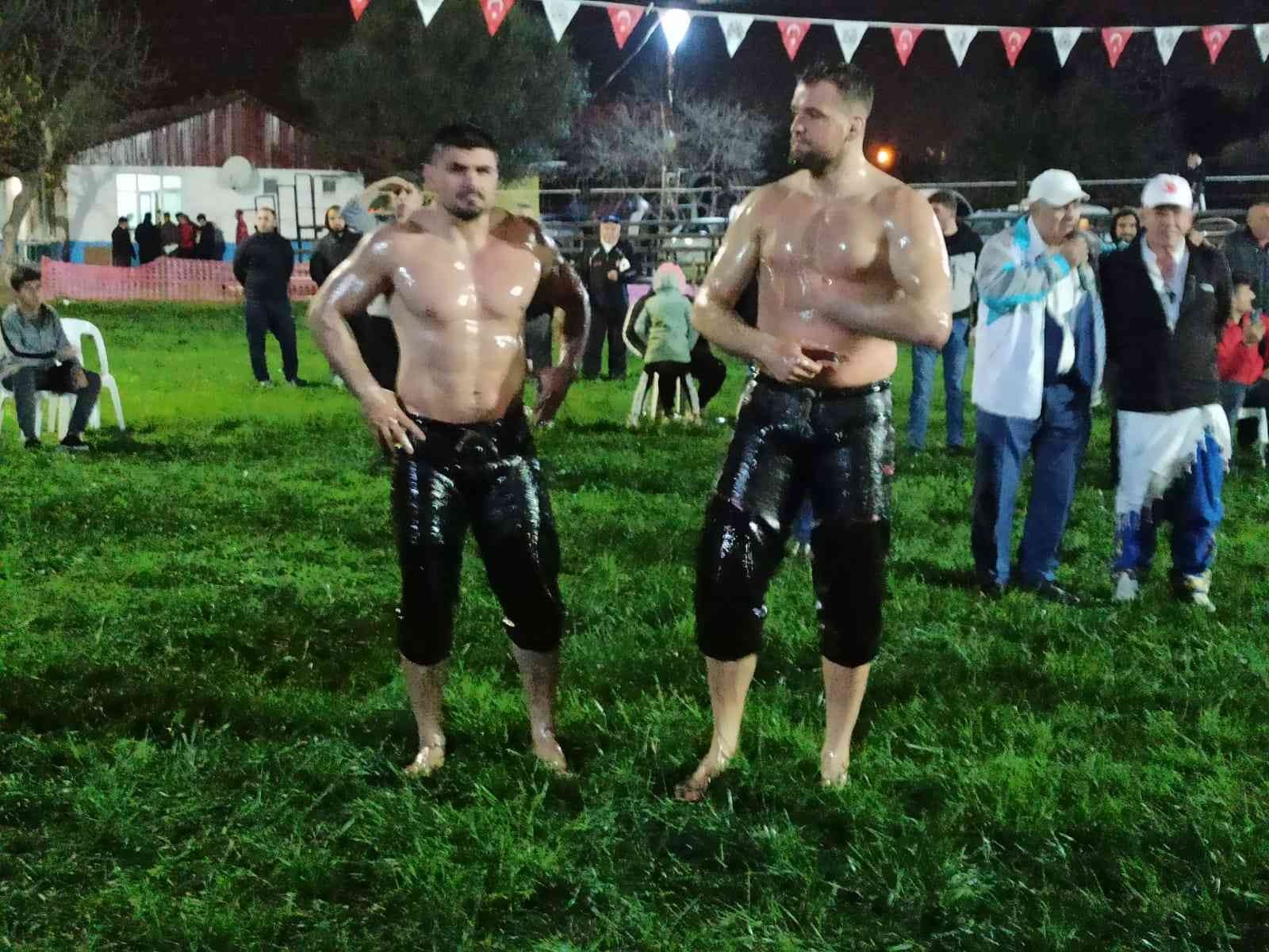 Altınova Belediyesi 6. Hersek Yağlı Güreşleri finalinde Faruk Akkoyun yenen Hüseyin Gümüşalan başpehlivanlığa uzanan isim oldu. Yalova’nın ...