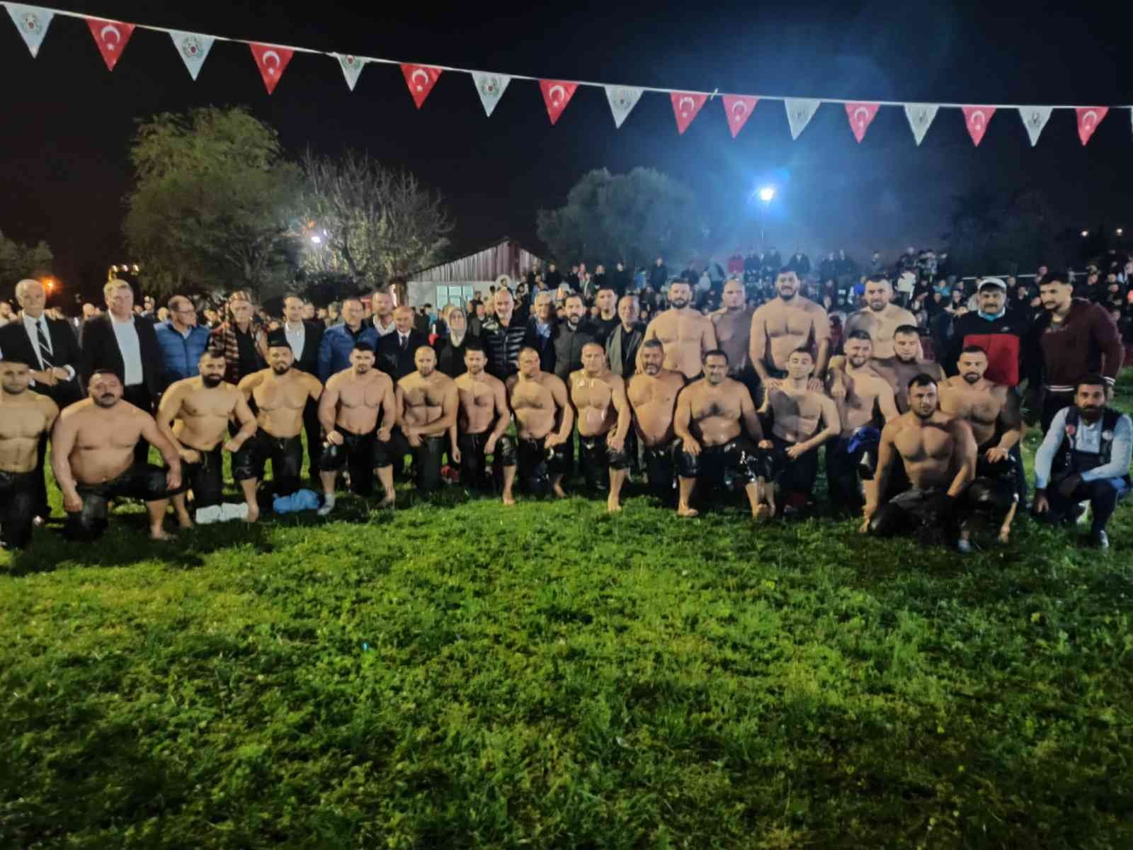 Altınova Belediyesi 6. Hersek Yağlı Güreşleri finalinde Faruk Akkoyun yenen Hüseyin Gümüşalan başpehlivanlığa uzanan isim oldu. Yalova’nın ...