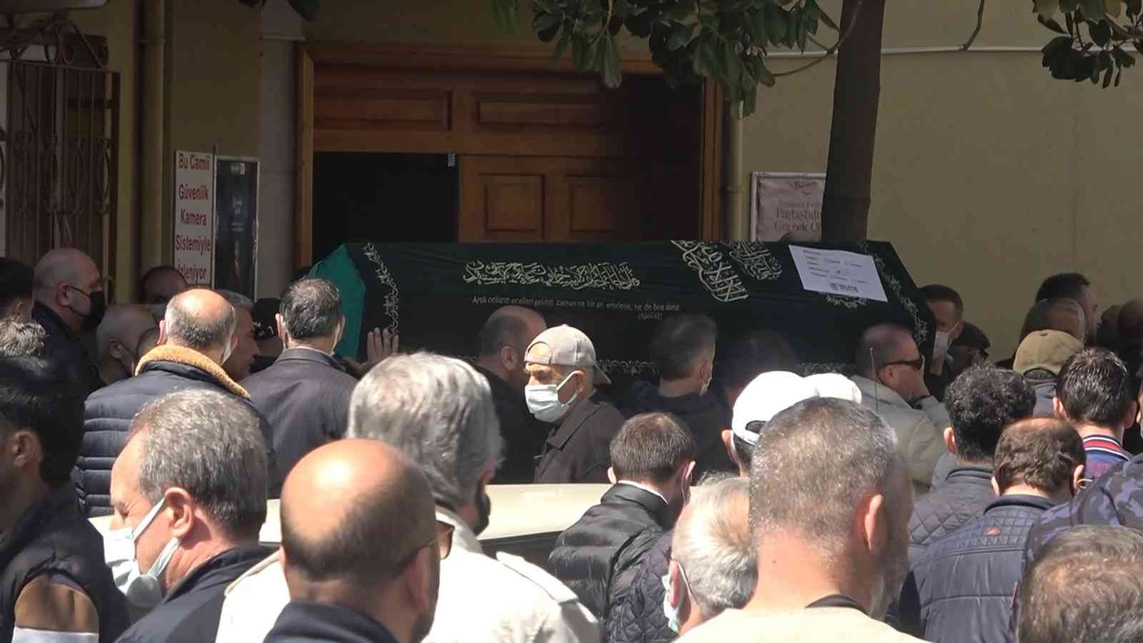 7 yaşındaki evlatlarını trafik kazası sonucu toprağa veren aile adalet istiyor Ara tatilde ailesiyle gittiği İstanbul’da geçirdiği trafik kazası sonrası hastanede verdiği 3 günlük yaşam savaşını kaybeden 7 yaşındaki Kaan ...