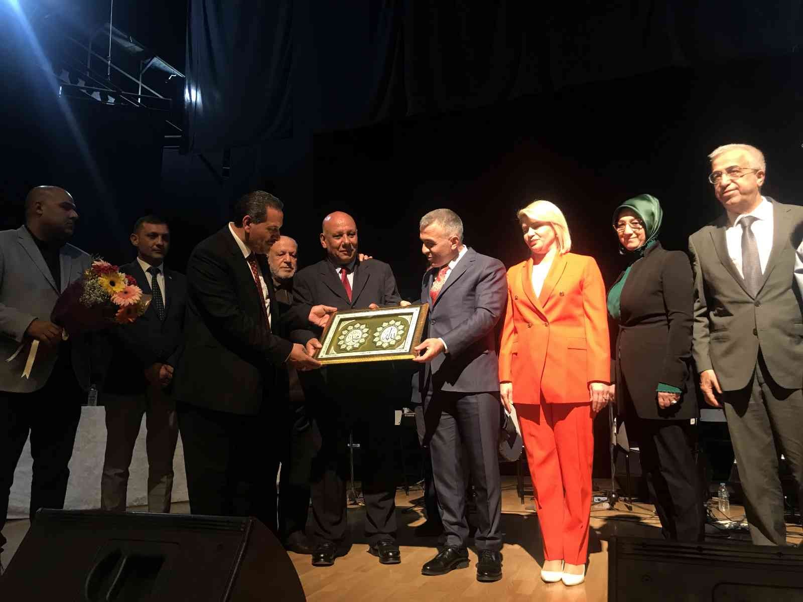 8 Nisan Dünya Romanlar Günü Kırklareli’nde kutlandı 8 Nisan Dünya Romanlar Günü çerçevesinde ses ve ritim yarışmaları düzenlendi. 8 Nisan Dünya Romanlar Günü çerçevesinde Kırklareli Valiliği, İl ...