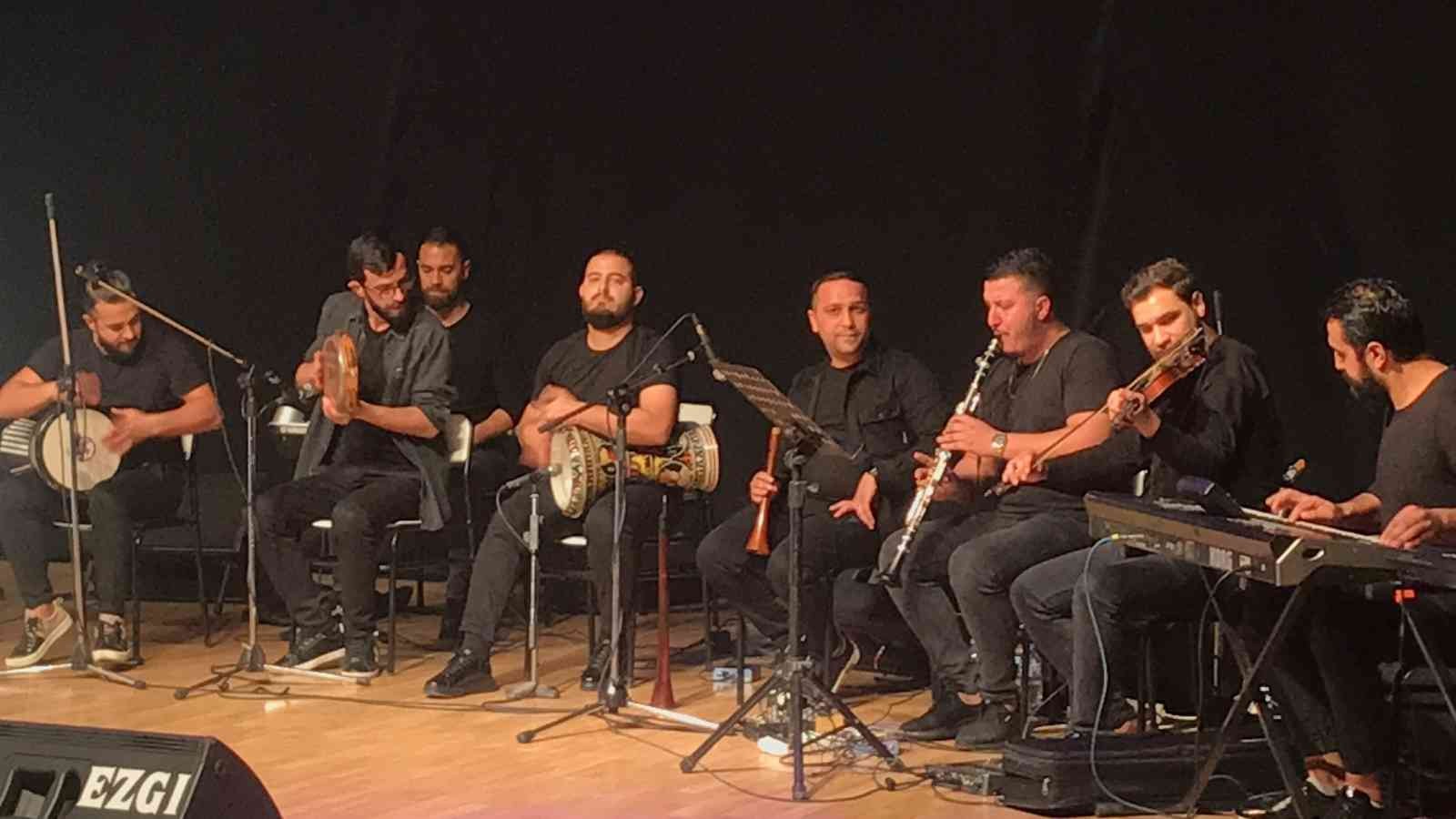 8 Nisan Dünya Romanlar Günü Kırklareli’nde kutlandı 8 Nisan Dünya Romanlar Günü çerçevesinde ses ve ritim yarışmaları düzenlendi. 8 Nisan Dünya Romanlar Günü çerçevesinde Kırklareli Valiliği, İl ...