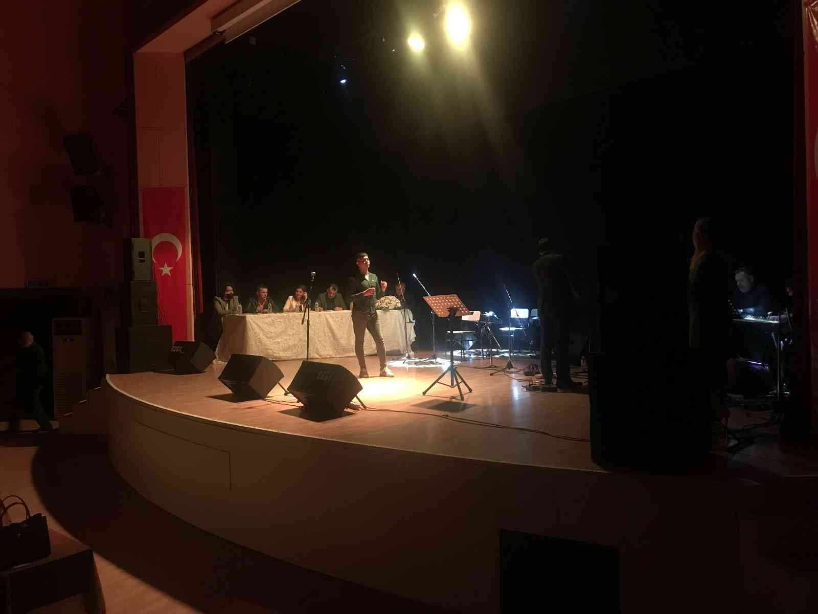 8 Nisan Dünya Romanlar Günü Kırklareli’nde kutlandı 8 Nisan Dünya Romanlar Günü çerçevesinde ses ve ritim yarışmaları düzenlendi. 8 Nisan Dünya Romanlar Günü çerçevesinde Kırklareli Valiliği, İl ...