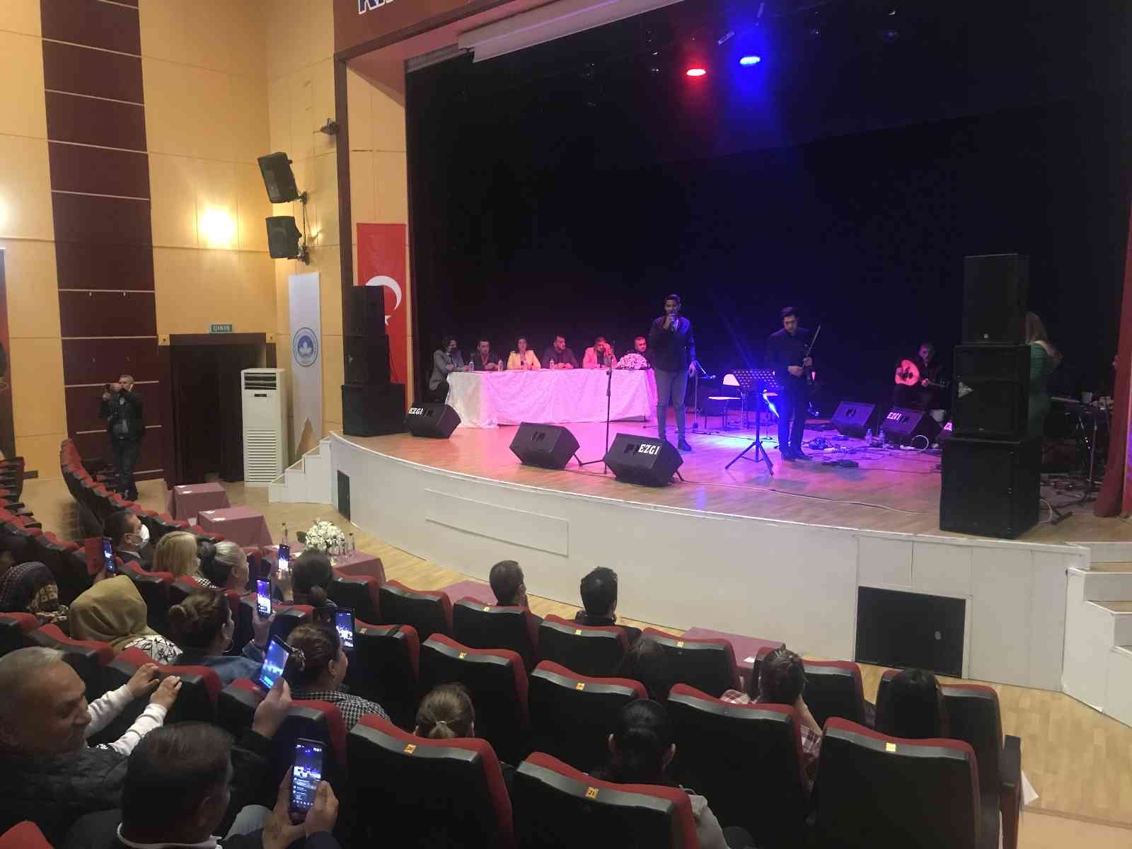 8 Nisan Dünya Romanlar Günü Kırklareli’nde kutlandı 8 Nisan Dünya Romanlar Günü çerçevesinde ses ve ritim yarışmaları düzenlendi. 8 Nisan Dünya Romanlar Günü çerçevesinde Kırklareli Valiliği, İl ...