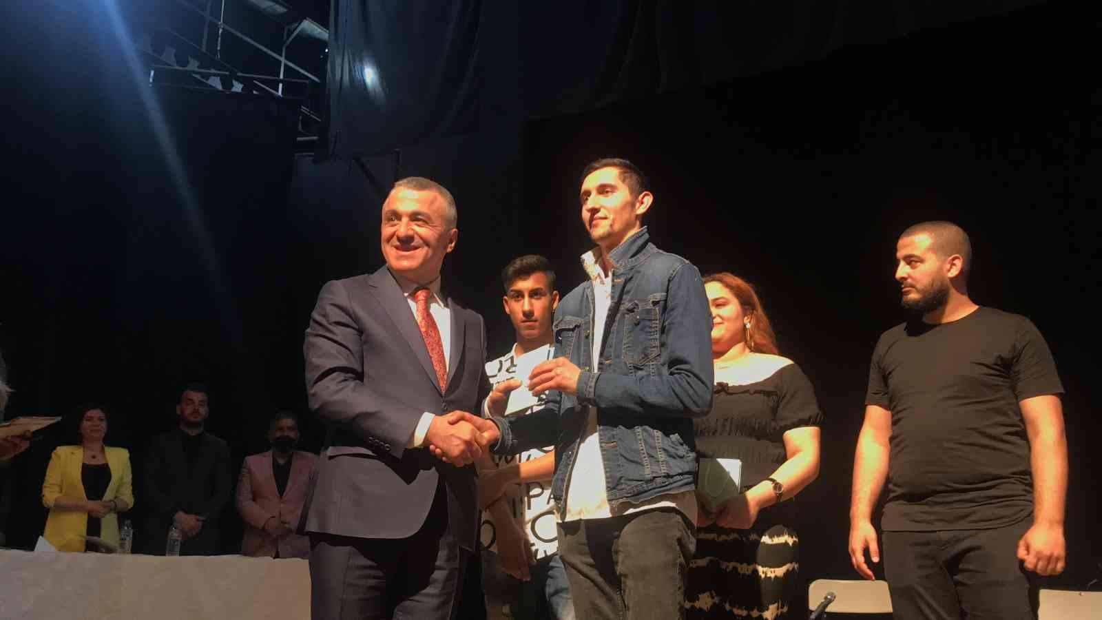 8 Nisan Dünya Romanlar Günü Kırklareli’nde kutlandı 8 Nisan Dünya Romanlar Günü çerçevesinde ses ve ritim yarışmaları düzenlendi. 8 Nisan Dünya Romanlar Günü çerçevesinde Kırklareli Valiliği, İl ...