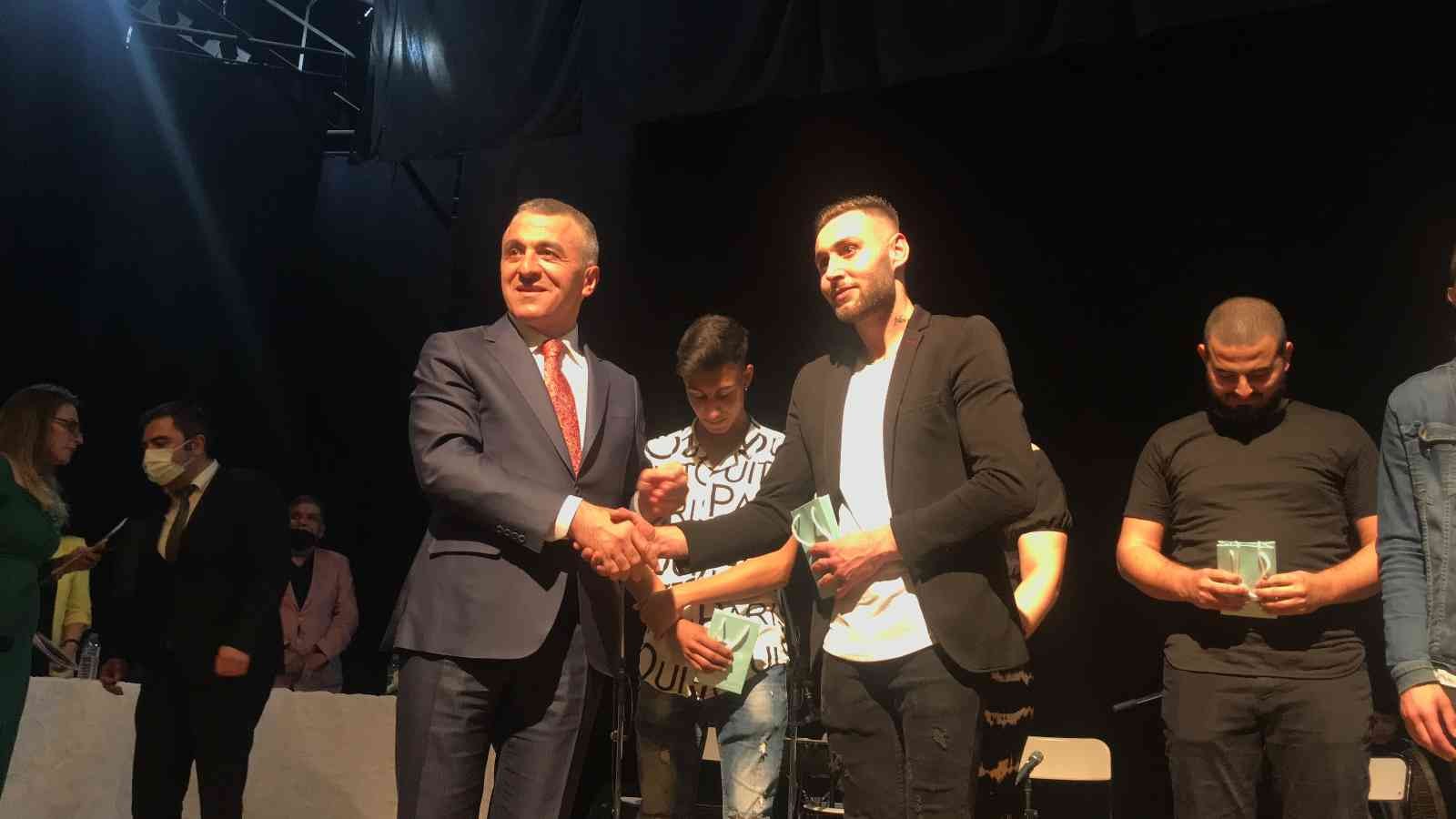 8 Nisan Dünya Romanlar Günü Kırklareli’nde kutlandı 8 Nisan Dünya Romanlar Günü çerçevesinde ses ve ritim yarışmaları düzenlendi. 8 Nisan Dünya Romanlar Günü çerçevesinde Kırklareli Valiliği, İl ...