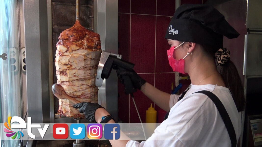 DÖNERE-KADIN-ELİ-DEĞDİ